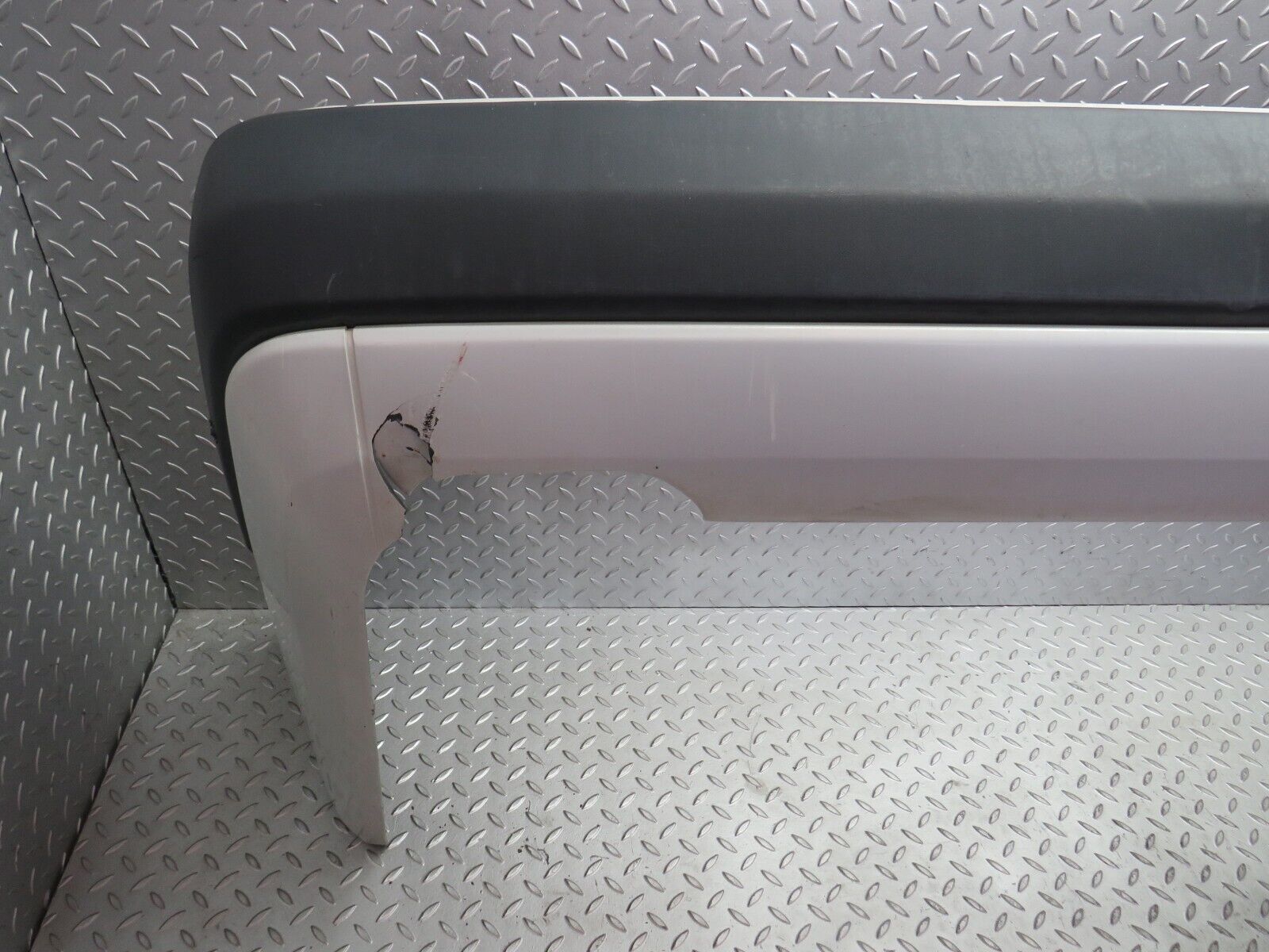 30539 Mercedes-Benz W124 230E Rear Bumper 1248800340