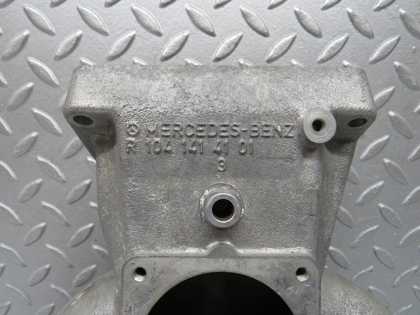 38165 Mercedes-Benz A124 320E Cabriolet Air Intake Manifold 1041414101