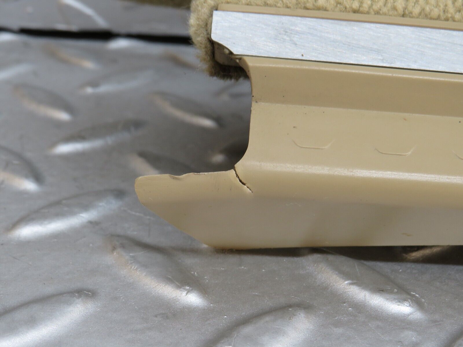 38285 Mercedes-Benz R129 280SL Coupe Left Door Sill Cover Beige 1296800135