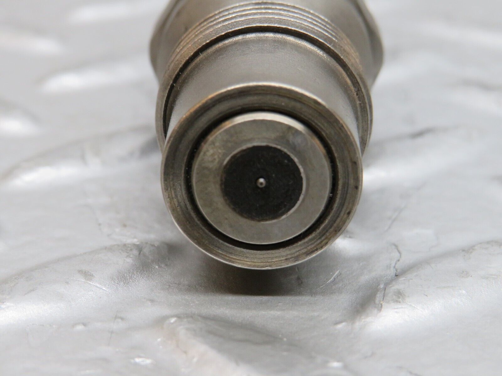 28505 Mercedes-Benz S123 240D Wagon Fuel Injector Bosch KCA30S35/4