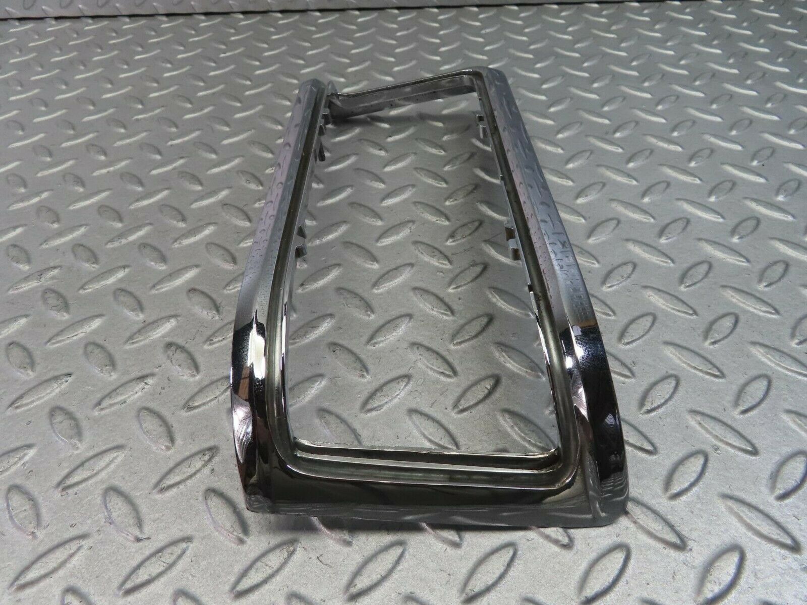 8508 Mercedes-Benz W115 Tail Light Chrome Frame Left 1158260159