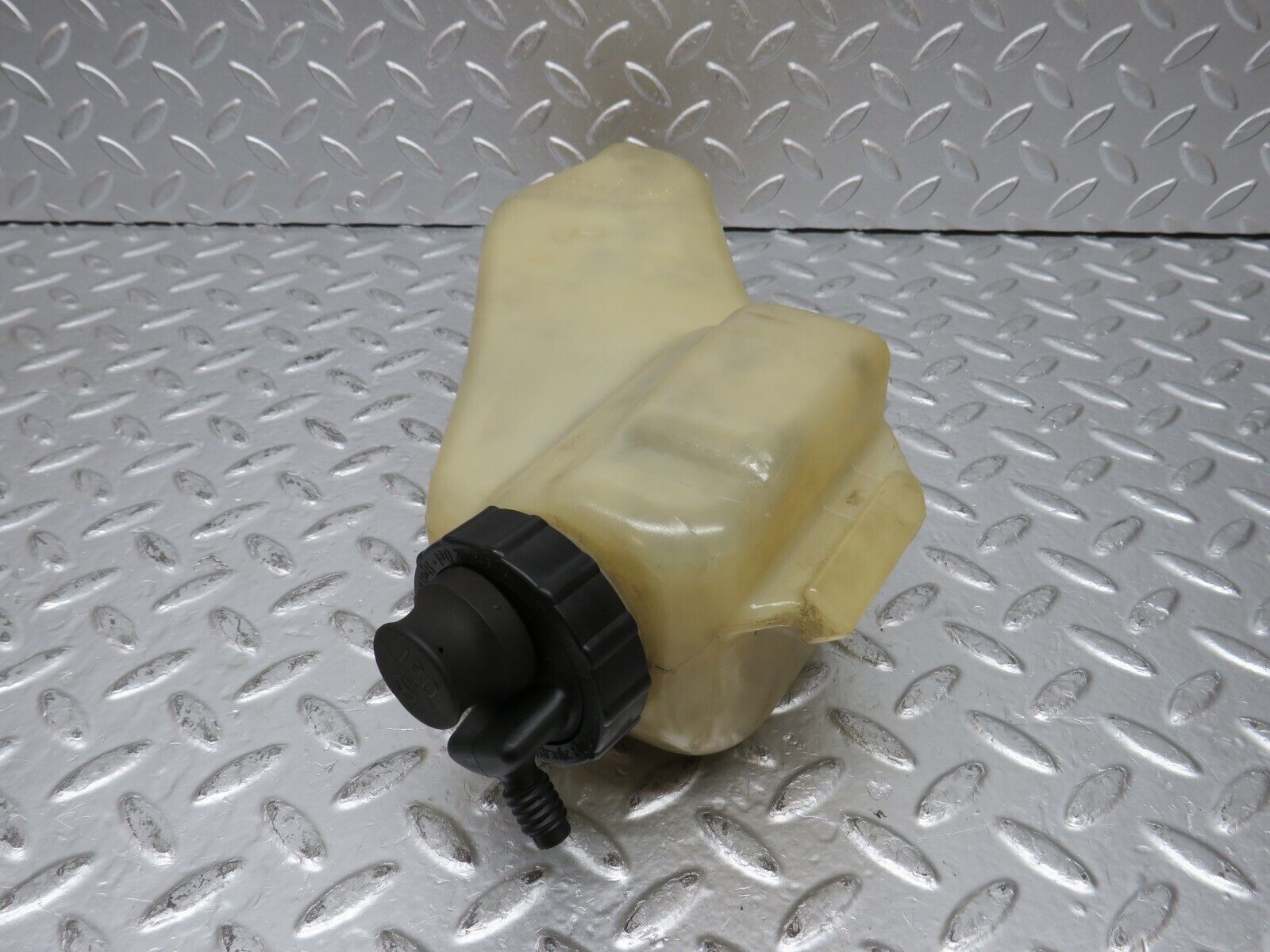 31298 Mercedes-Benz S124 220TE Hydraulic Suspension Fluid Reservoir 0009899103