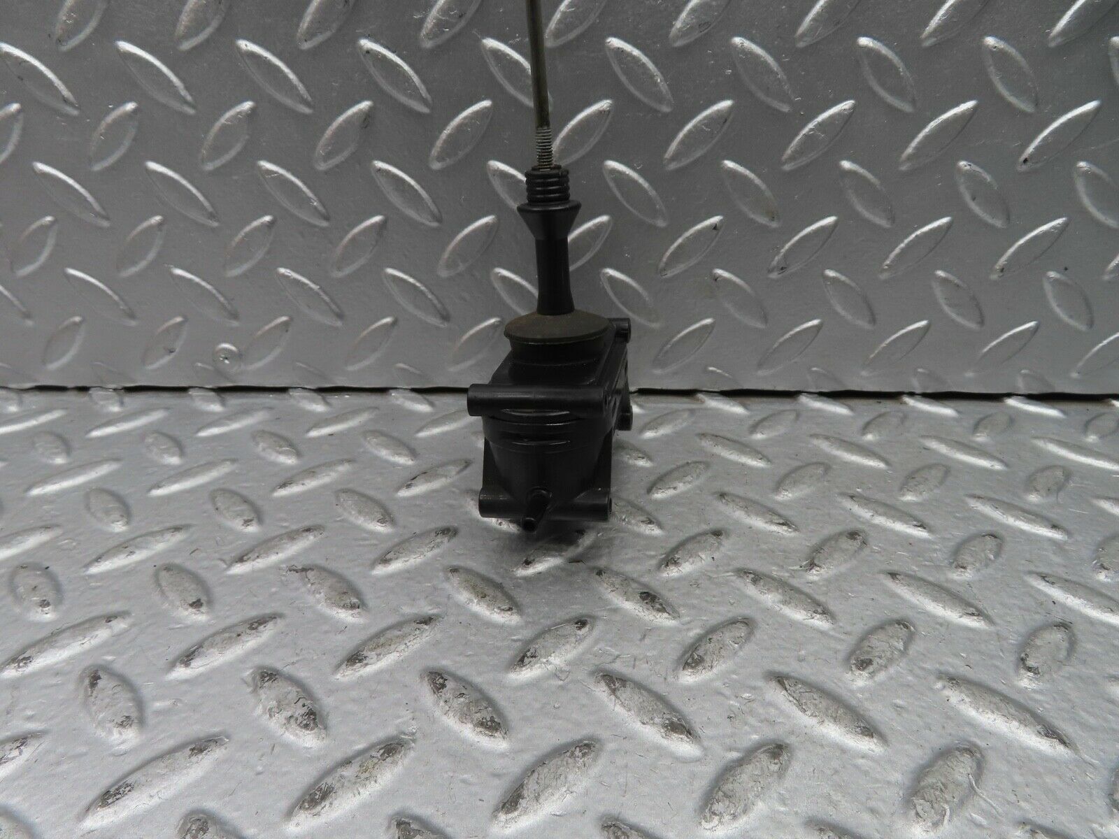 21444 Mercedes-Benz W126 300SE Rear Door Lock Vacuum Actuator