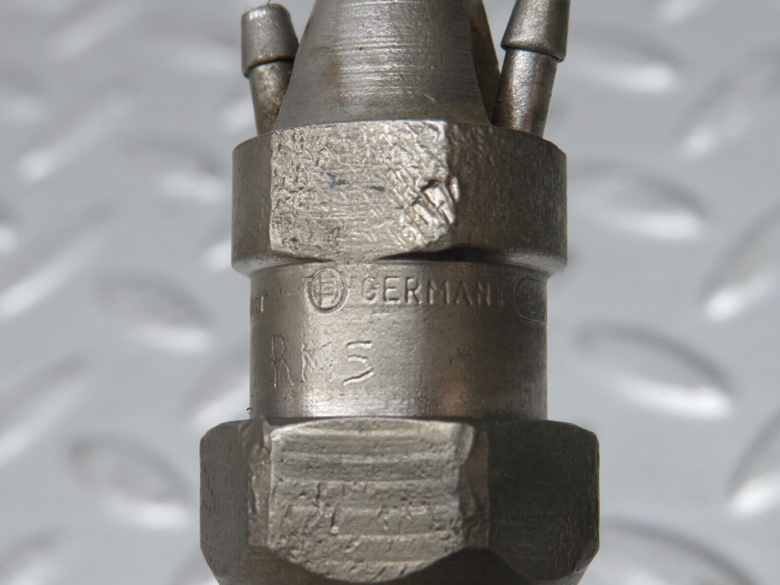 32901 Mercedes-Benz W123 300D Fuel Injector Bosch KCA30S35/4