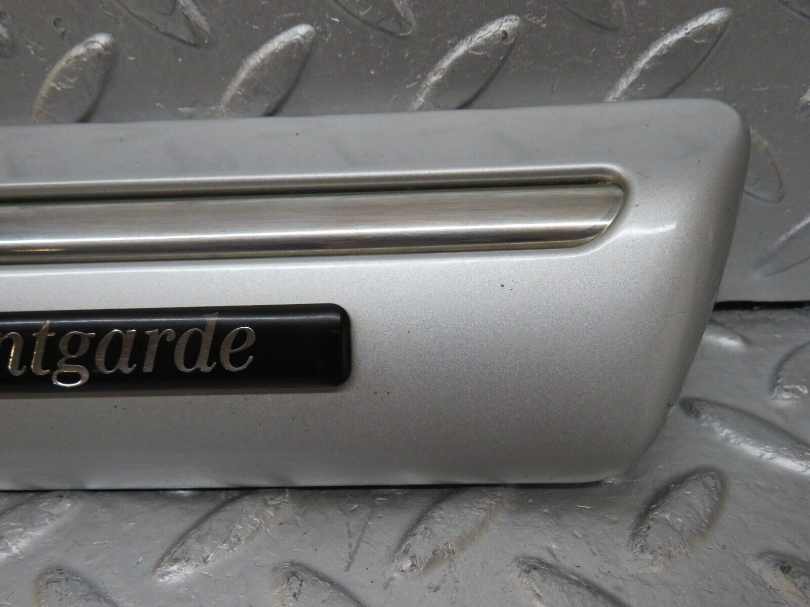 34717 Mercedes-Benz W210 320E Front Right Fender Wing Centre Moulding Trim 21069002