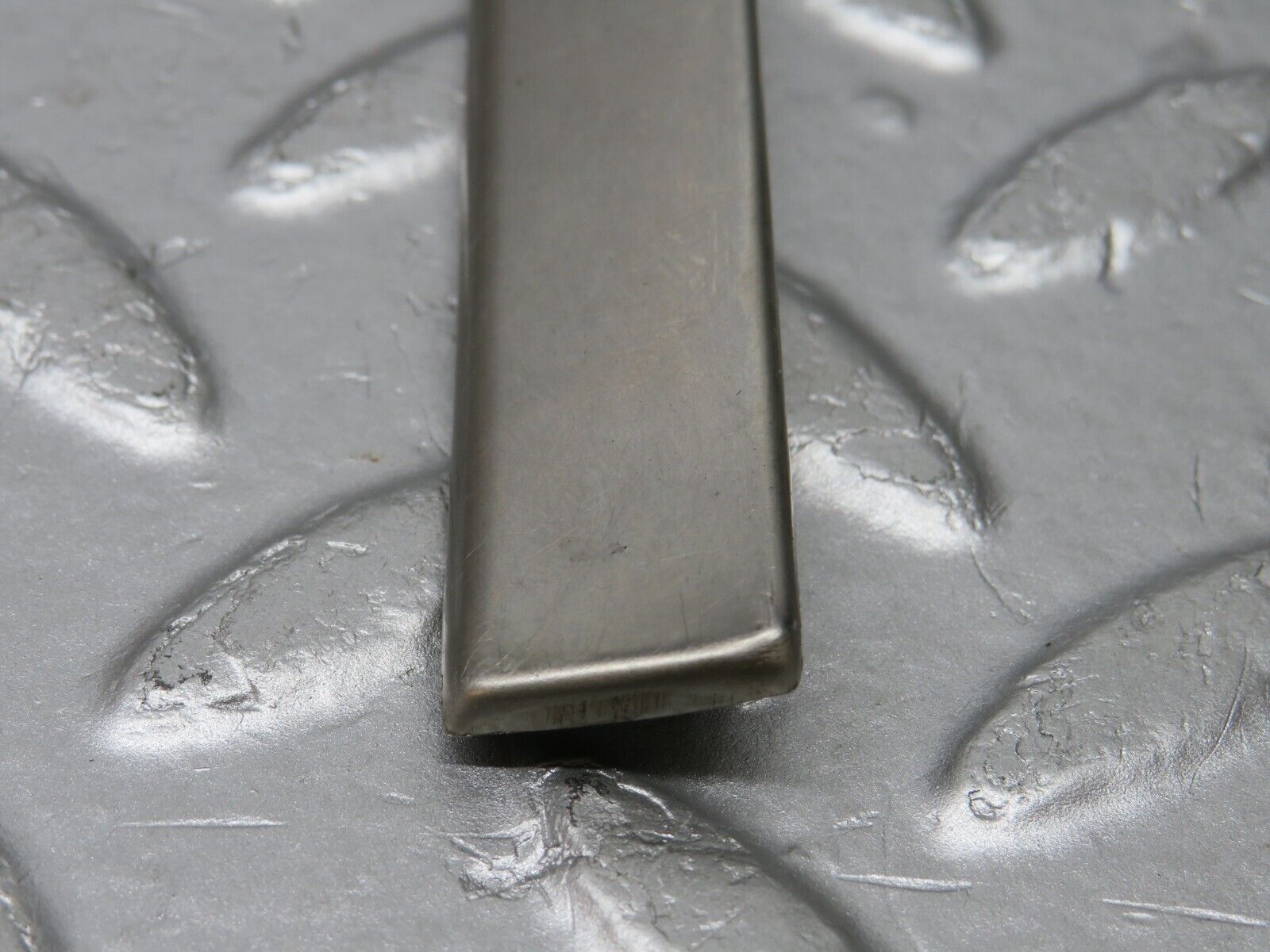 34374 Mercedes-Benz C126 380SEC Coupe Front Right Fender Wing Lower Moulding Chrome