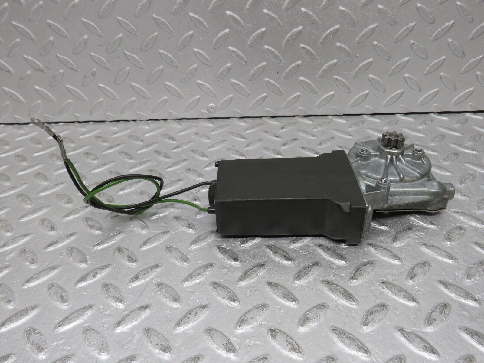 37420 Mercedes-Benz W109 300SEL Rear Left Window Regulator Motor Bosch 0132001101