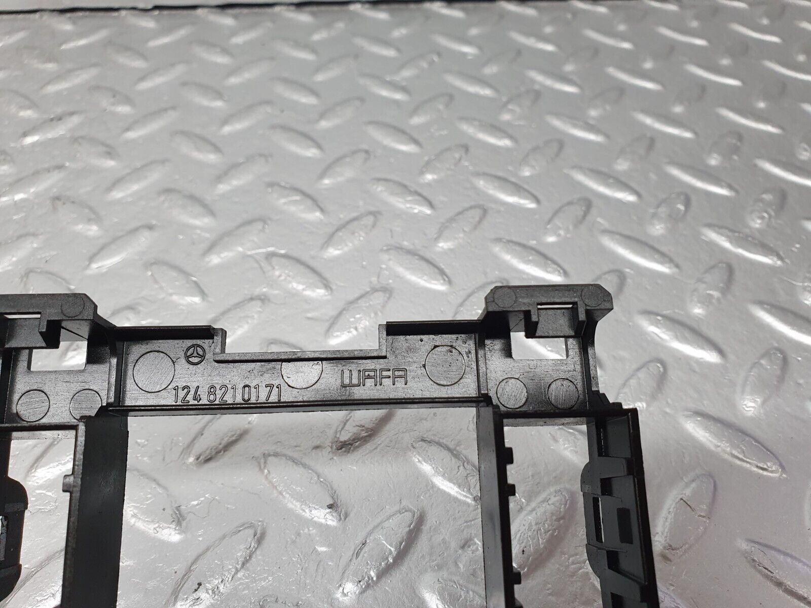 41520 Mercedes-Benz W124 200E Centre Console Switch Frame 1248210171