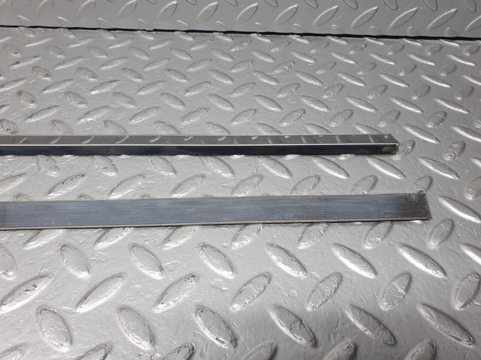 41058 Mercedes-Benz W126 300SE Sunroof Chrome Trim Set