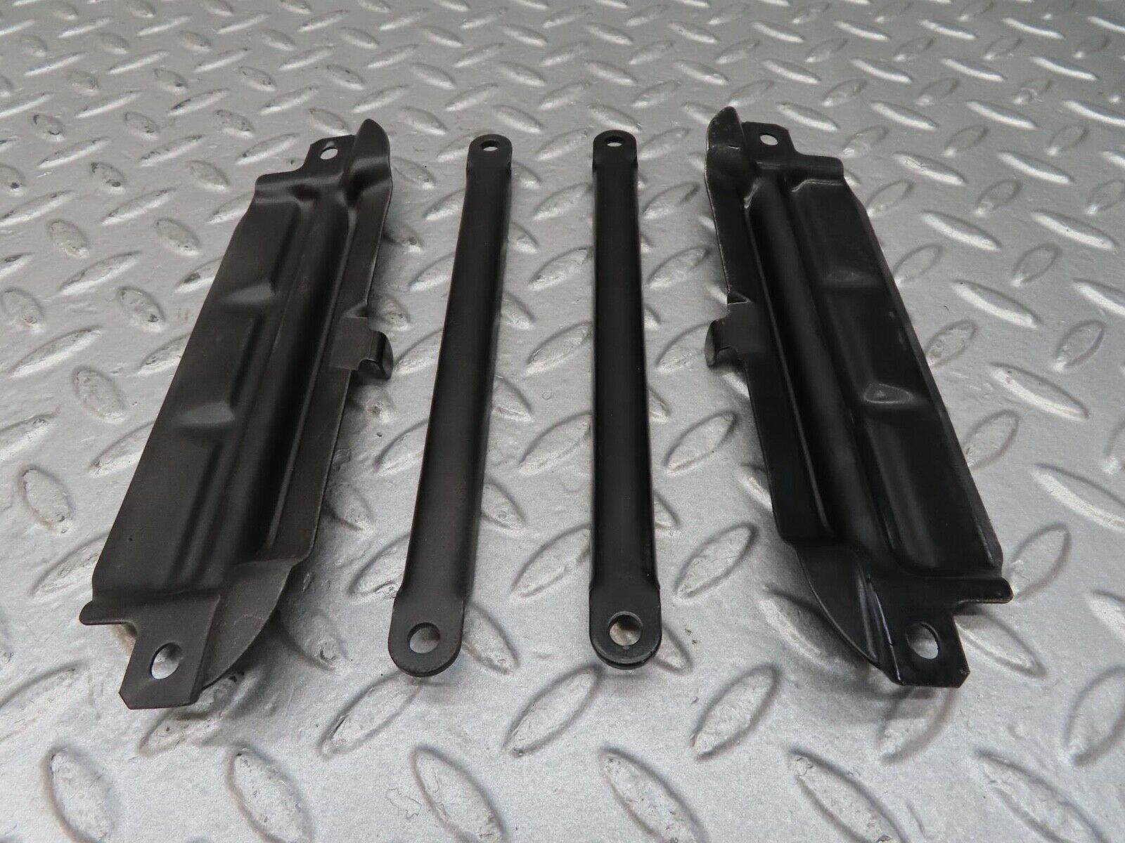 16478 Mercedes-Benz W124 260E Seat Belt Guide Bracket