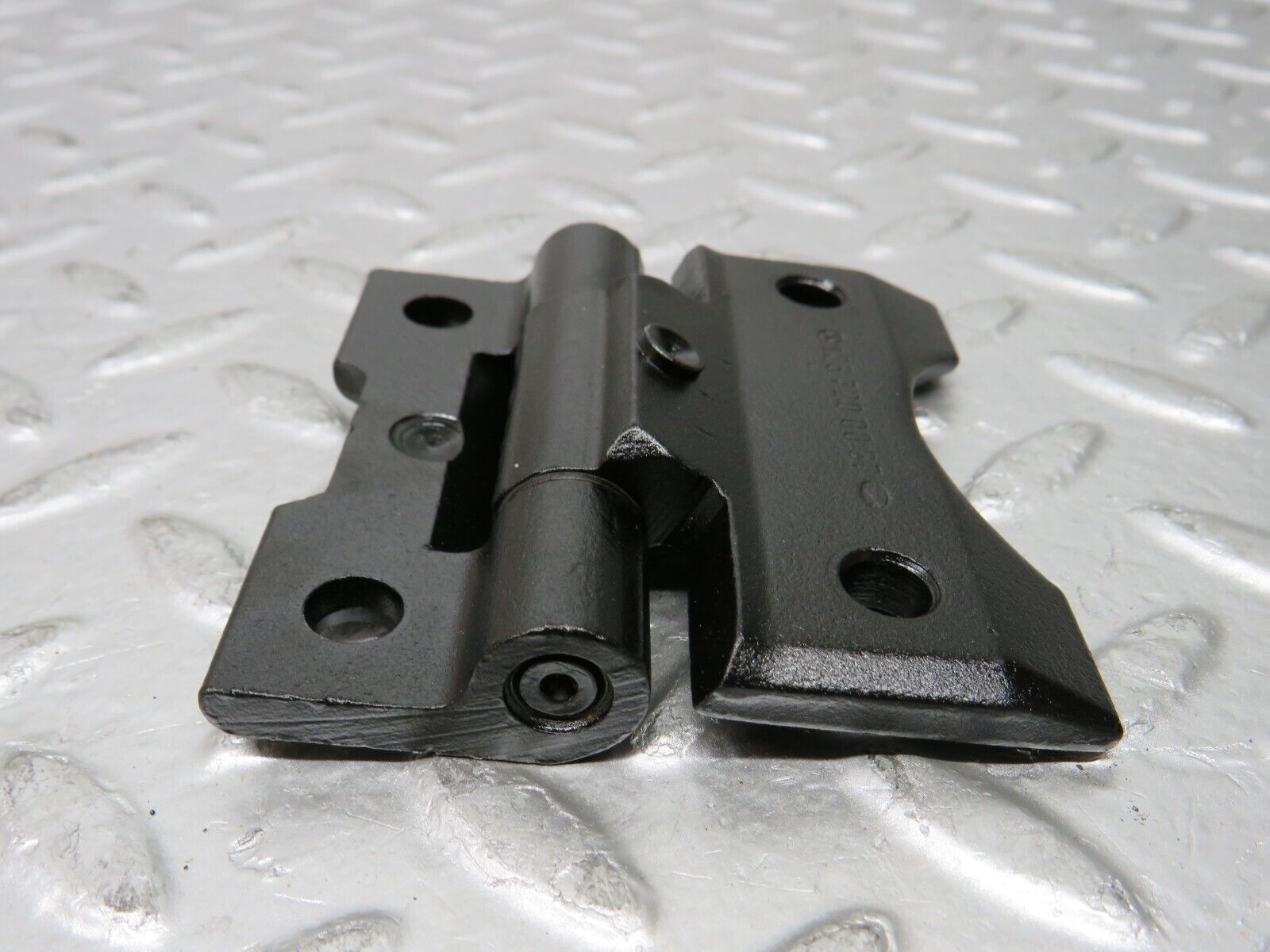 26867 Mercedes-Benz W123 240D Door Hinge Pair 1237200037