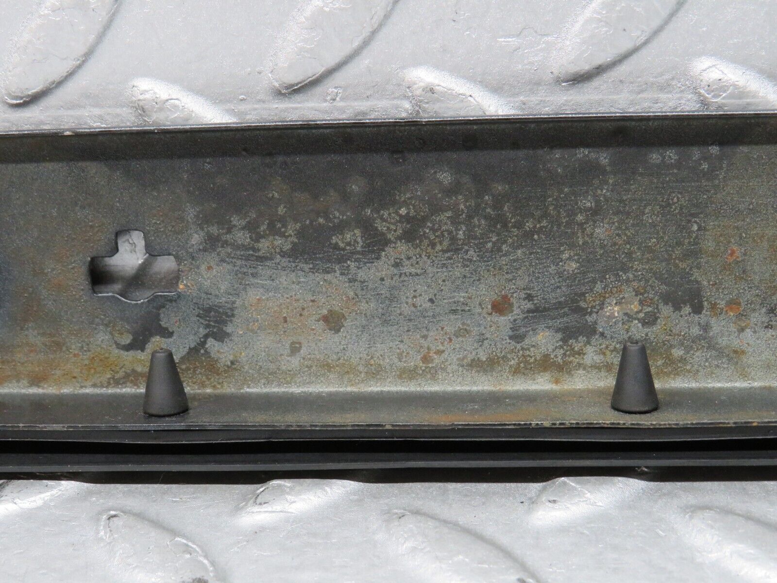 37787 Mercedes-Benz A124 320E Cabriolet Under Headlight Trim Left