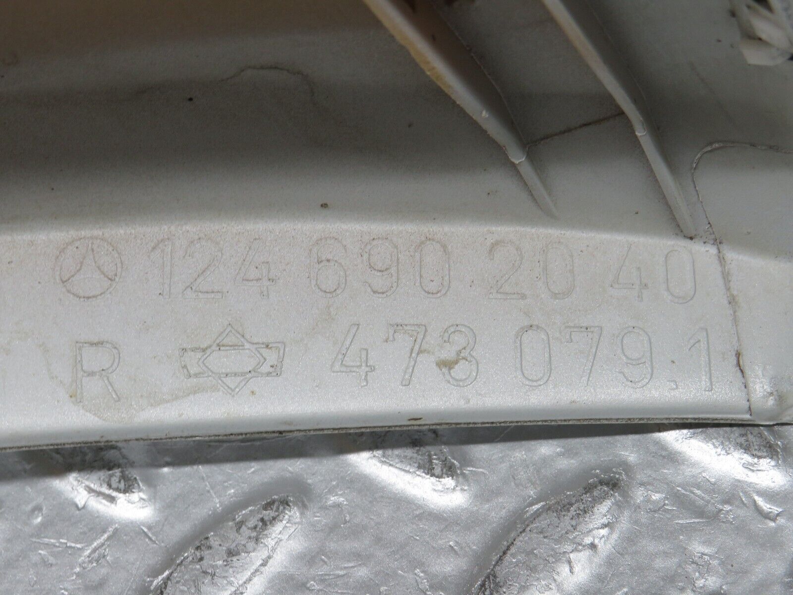 30405 Mercedes-Benz W124 230E Rear Right Fender Wing Lower Moulding Trim 1246902040