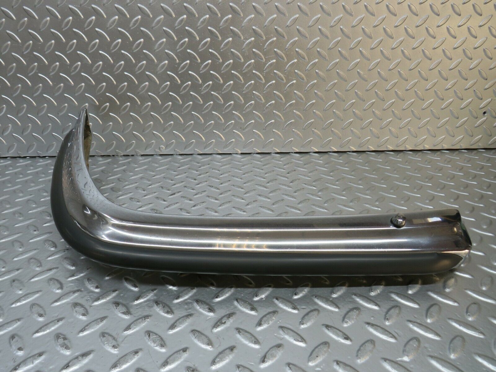 23238 Mercedes-Benz W116 350SE Front Right Upper Bumper Corner