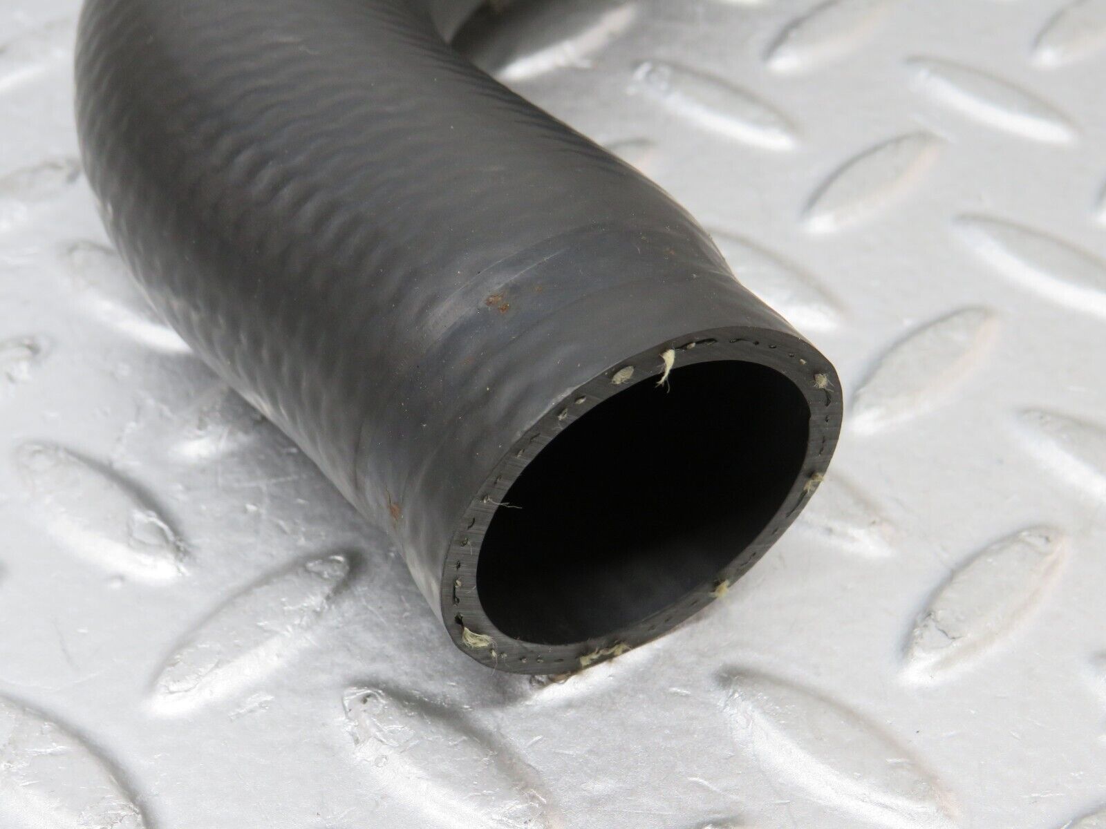 36284 Mercedes-Benz W126 420SE Radiator Hose Pipe 1265014782 1265014682