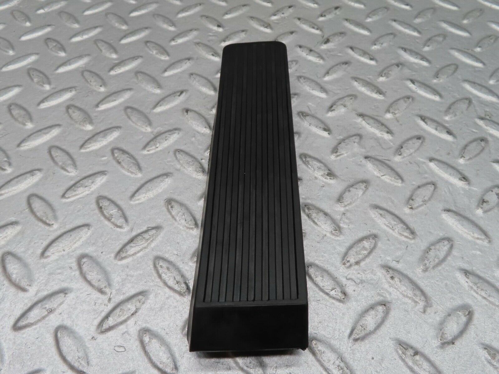 14718 Mercedes-Benz W201 190E Accelerator Pedal Rubber 1233010082