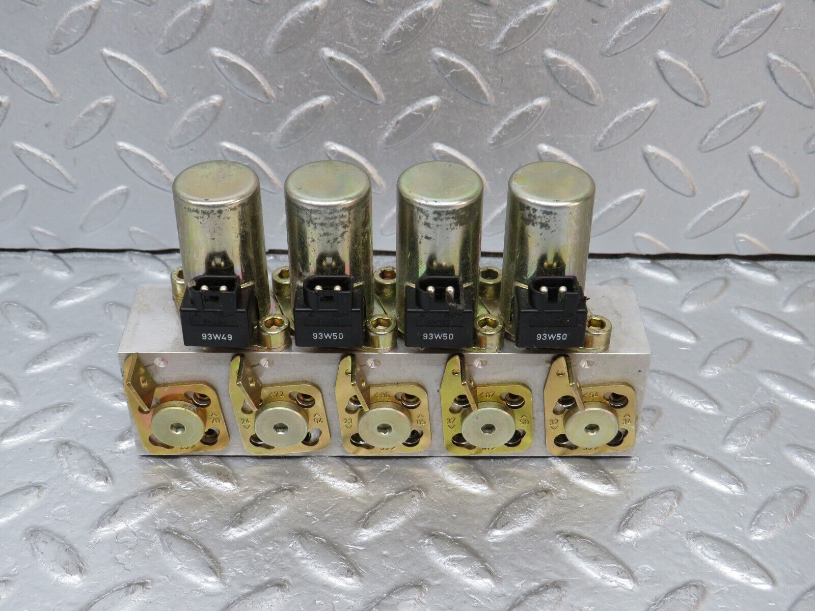 38258 Mercedes-Benz R129 280SL Coupe Roof Hydraulic Valve Left 1298002578