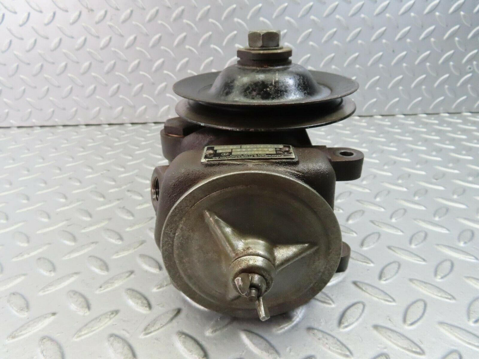 9201 Mercedes-Benz W116 Power Steering Pump 1164601780