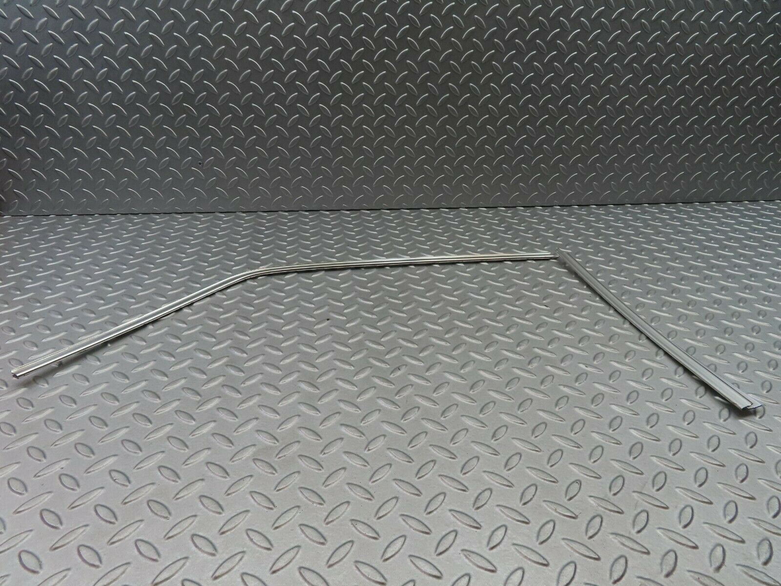 5906 Mercedes-Benz W123 200 Door Chrome Window Frame Front Right