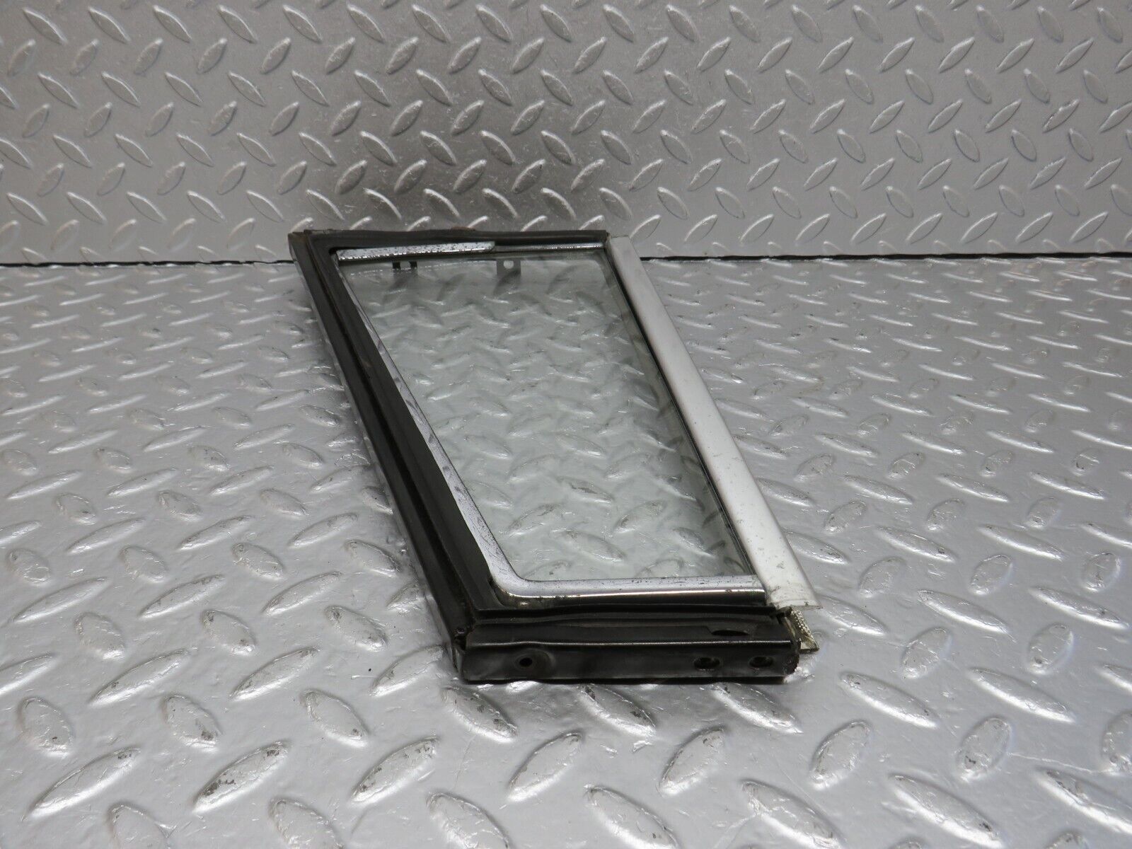 40500 Mercedes-Benz W110 230 Front Right Quarter Window