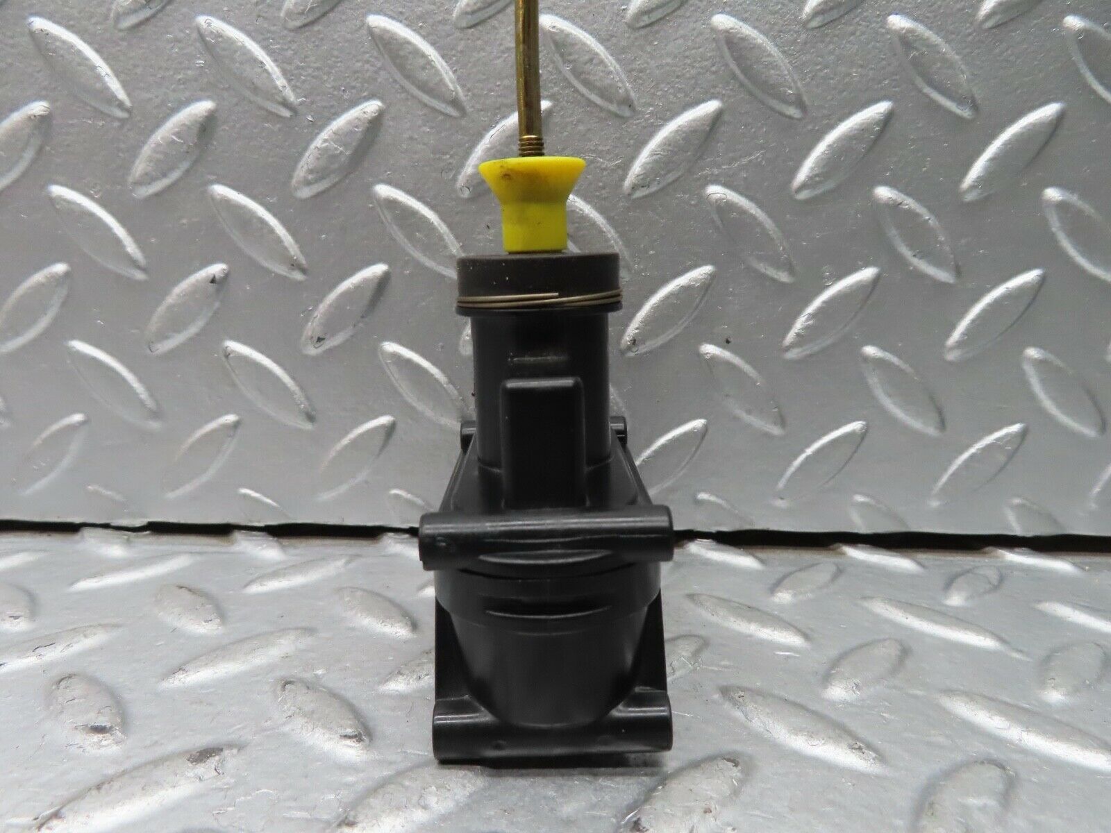 21568 Mercedes-Benz W126 300SE Trunk Lock Vacuum Actuator