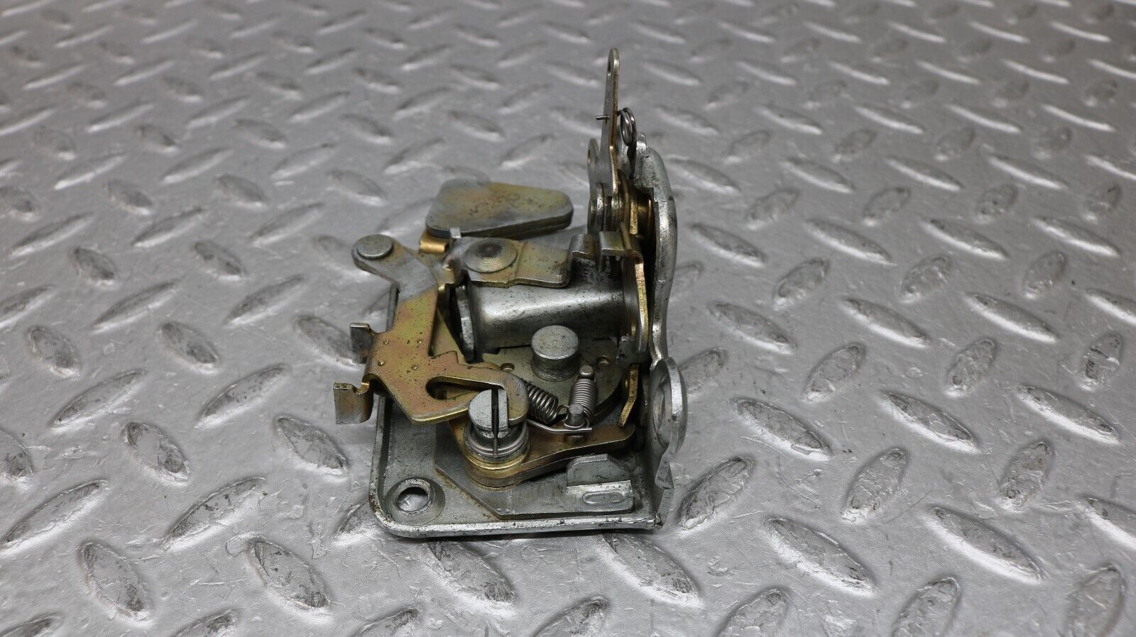 37266 Mercedes-Benz W109 300SEL Front Right Door Lock Mechanism