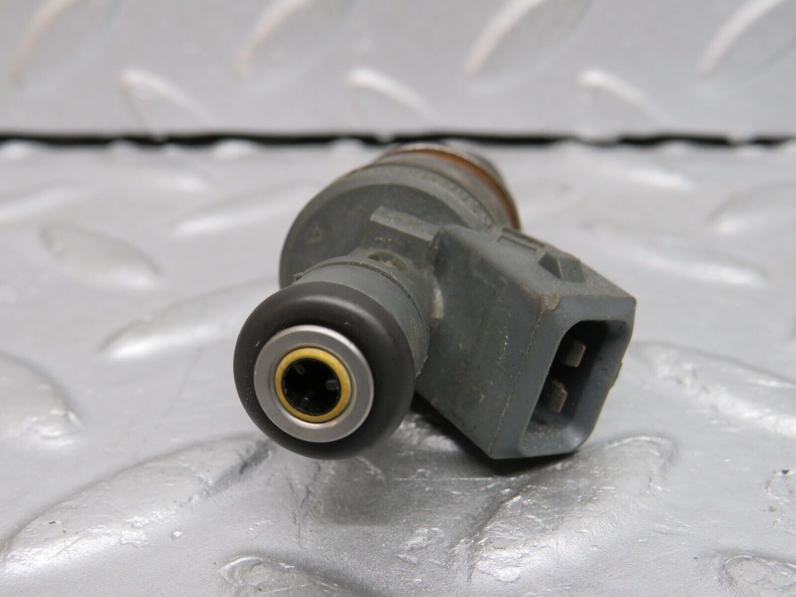 38655 Mercedes-Benz R129 280SL Coupe Fuel Injector Bosch 0000787323 0280155209