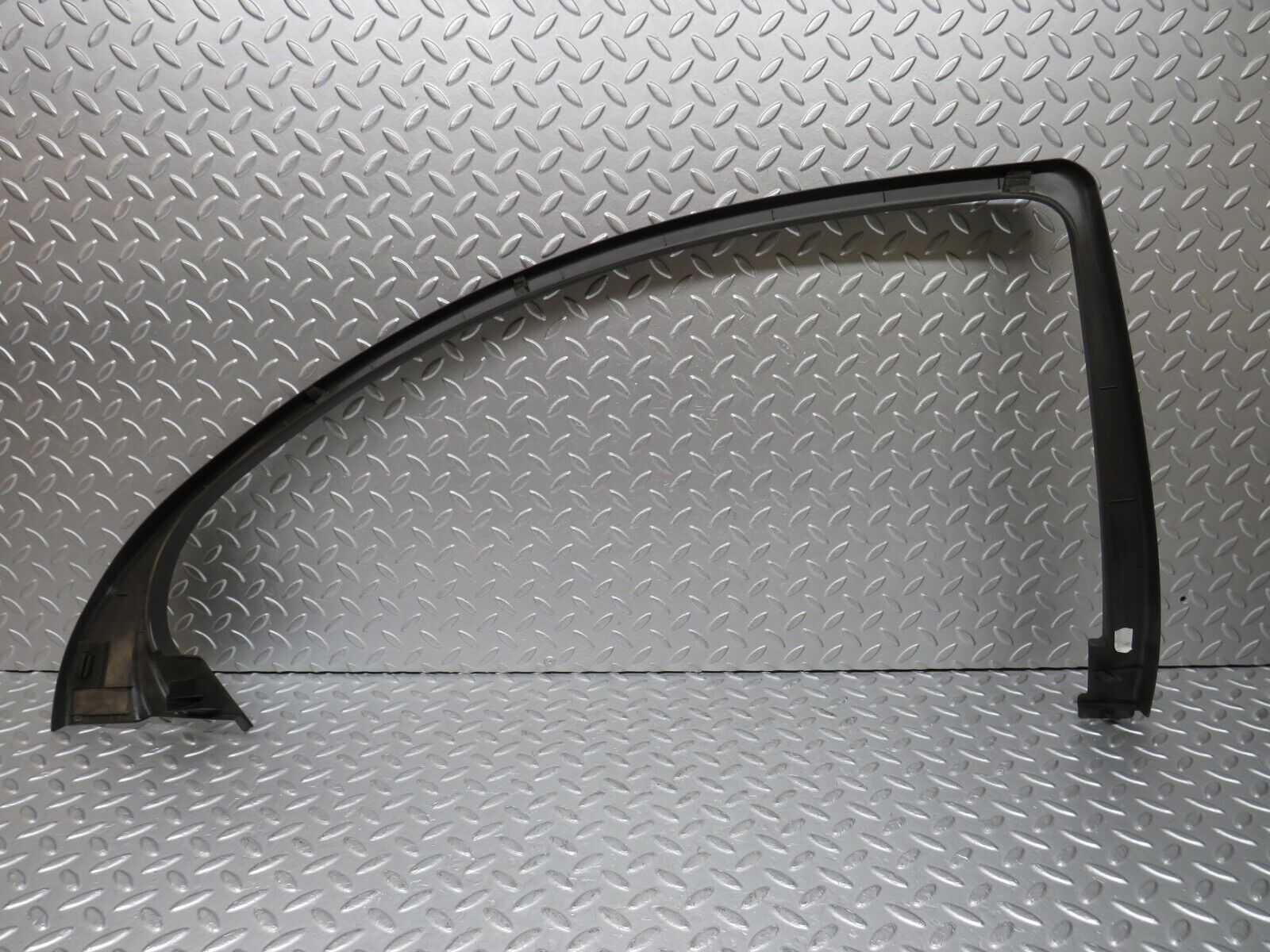 35287 Mercedes-Benz W221 Rear Right Door Window Frame Trim 2217350271