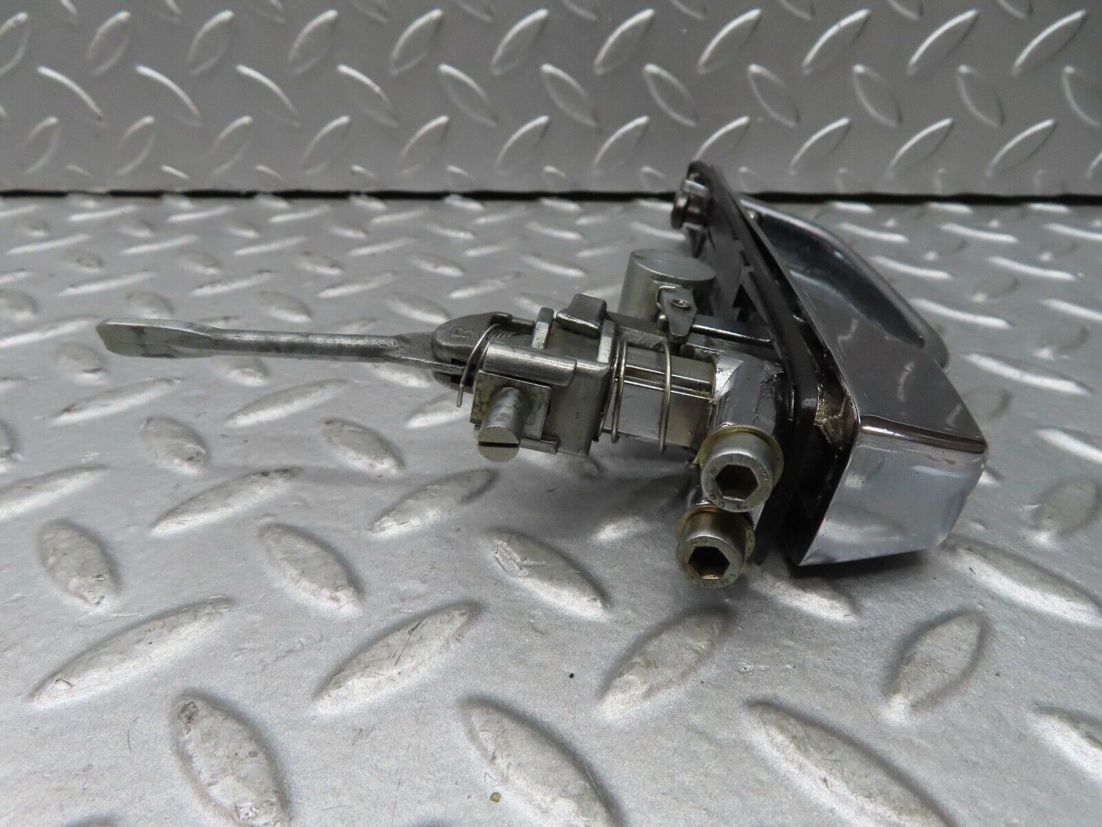 17693 Mercedes-Benz W116 450SEL Exterior Chrome Door Handle Right No Key