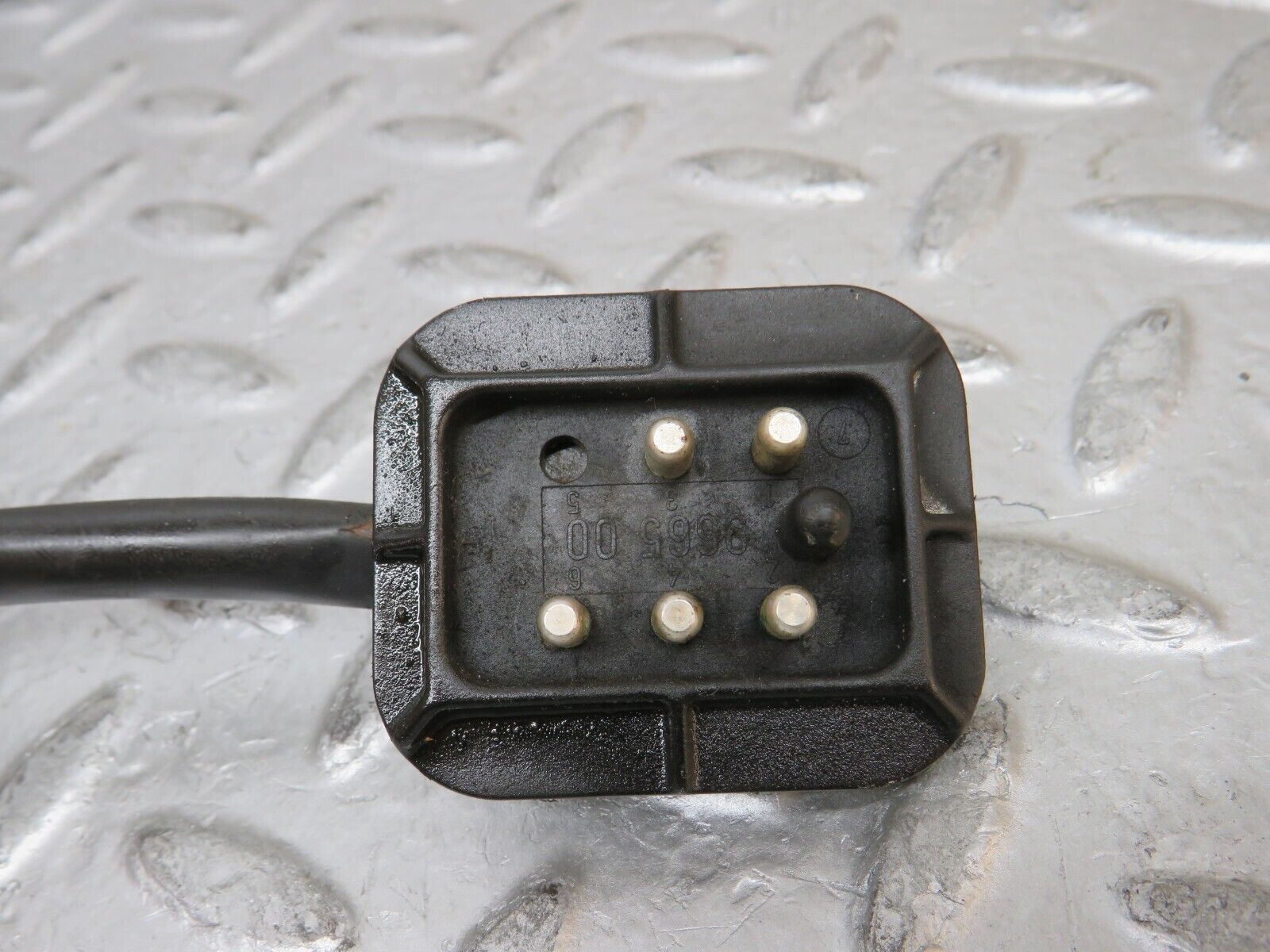 28481 Mercedes-Benz S123 240D Wagon Wiper Motor Bosch 0390341077