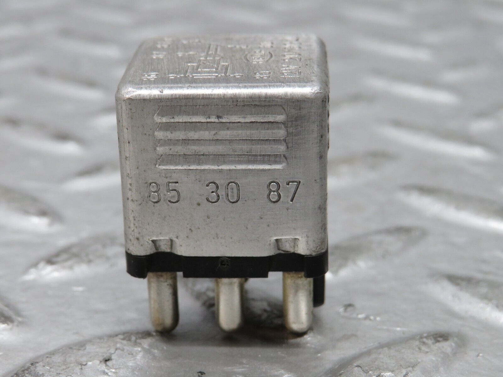 27196 Mercedes-Benz W123 280E Multi Purpose Relay 0015420219