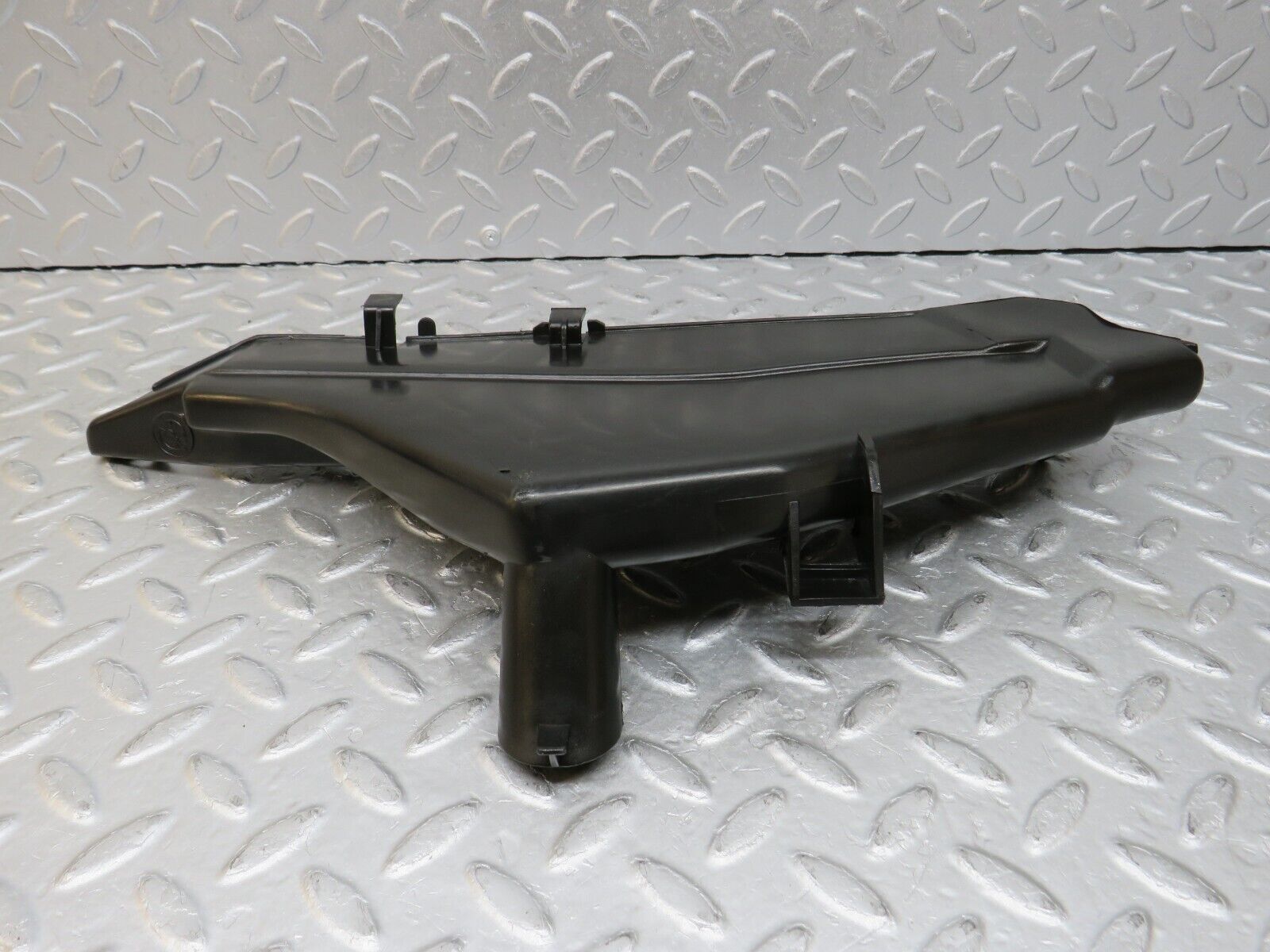 36660 Mercedes-Benz W201 190E 2.0L Front Right Rain Gutter Drain Channel 2016280273