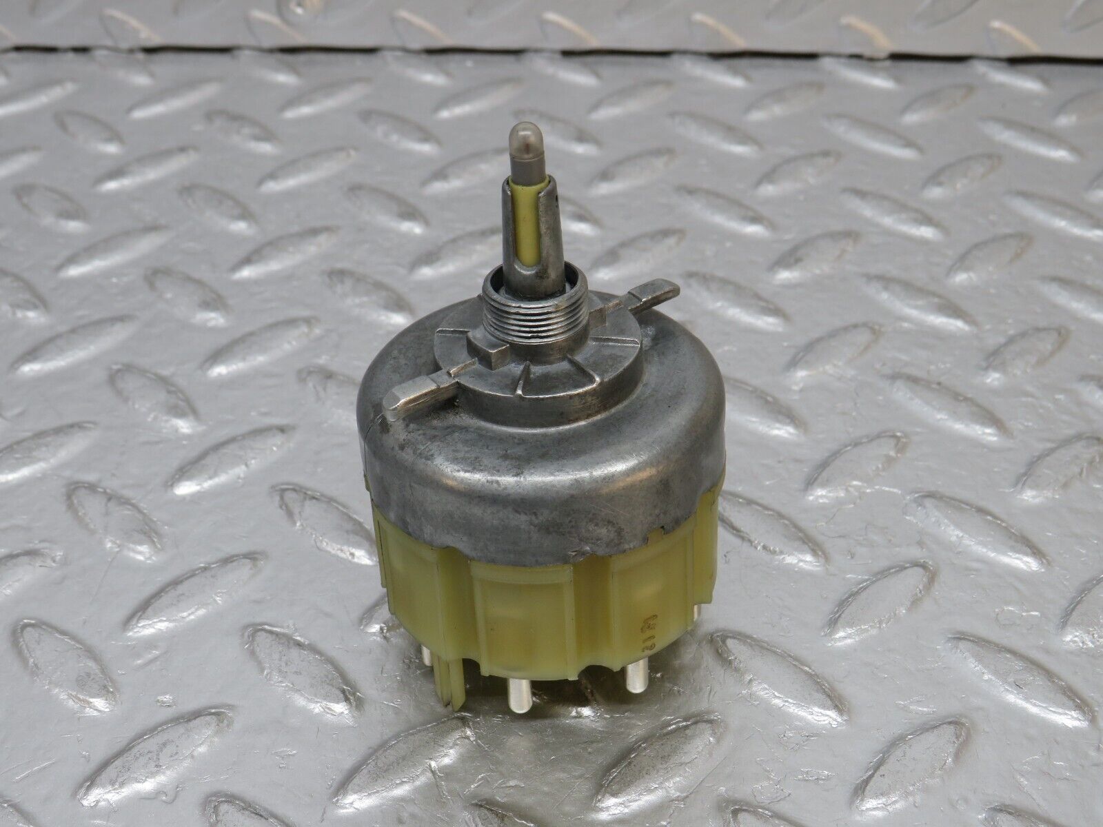 32411 Mercedes-Benz S124 300TE Wagon Headlight Switch 0005455404