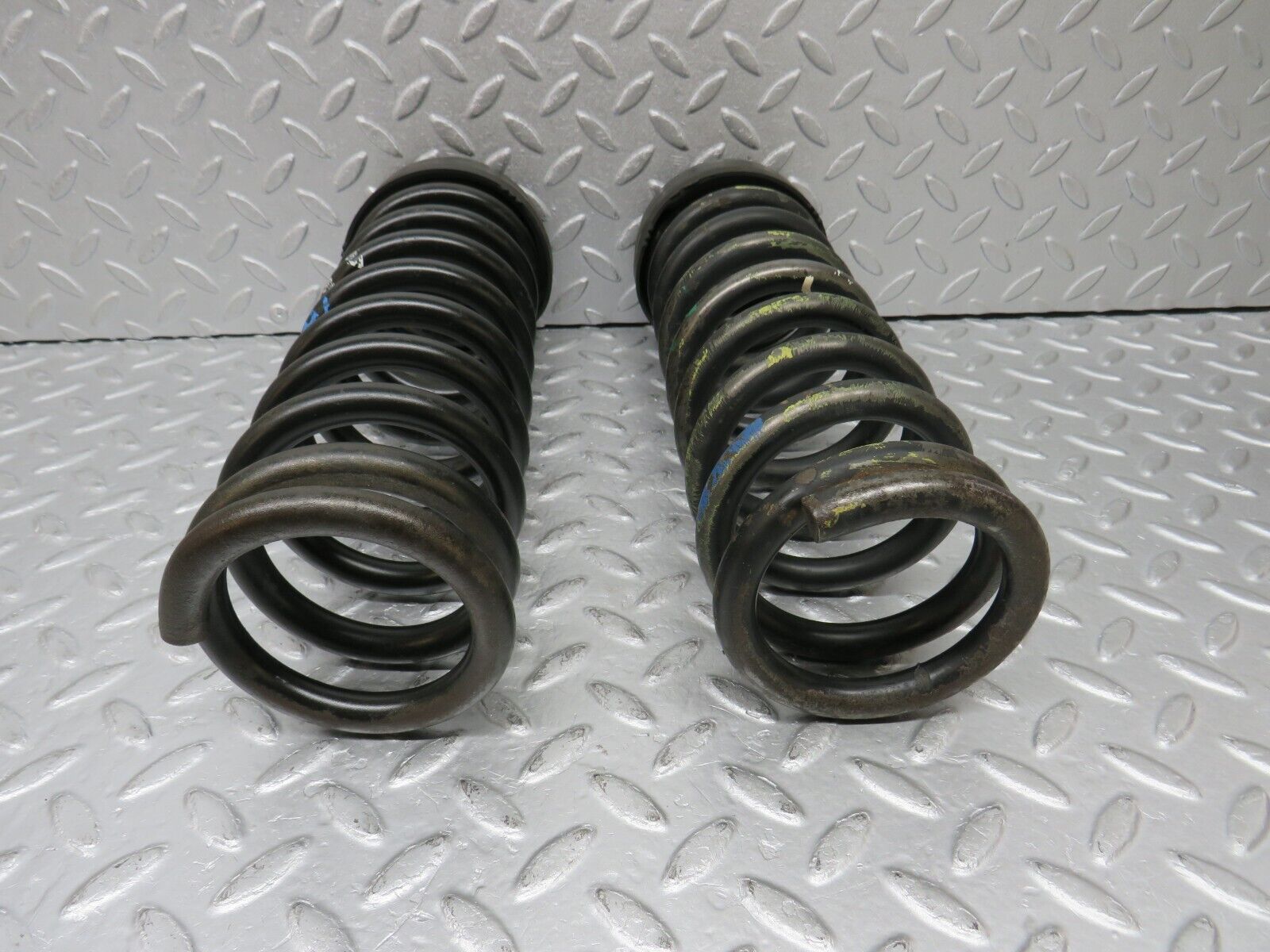 39021 Mercedes-Benz W201 190E 2.6L Rear Coil Spring Pair 2013243604