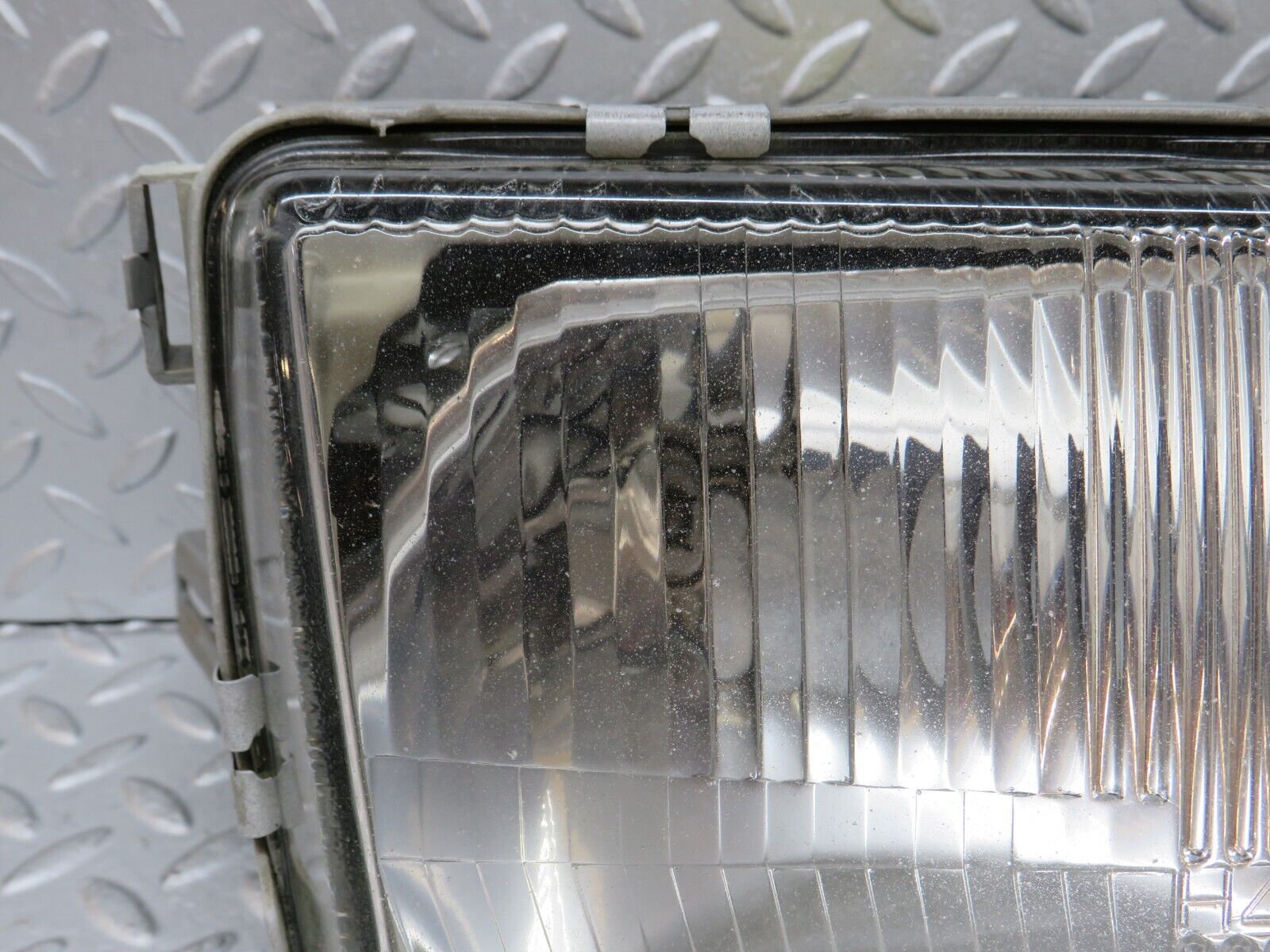 36377 Mercedes-Benz W126 420SE Headlight Bosch Right 1305235092 1305620454