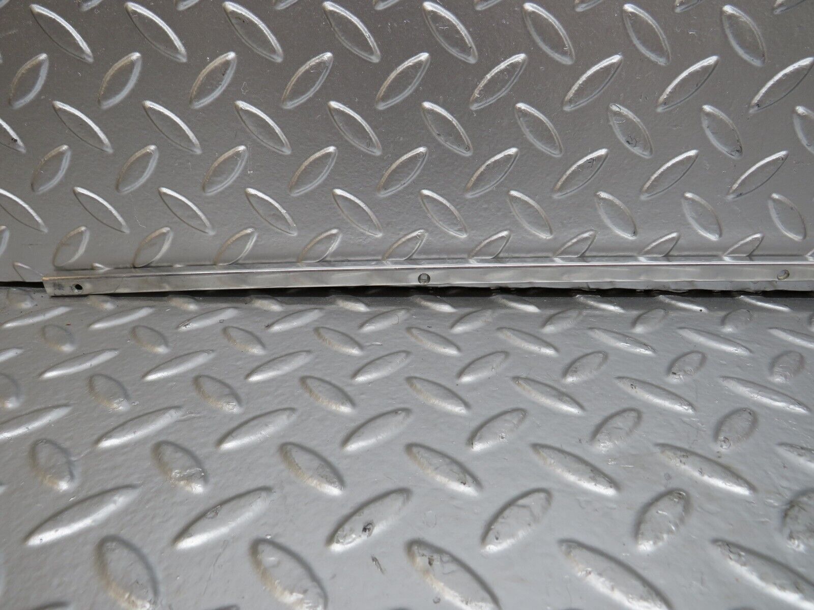 26360 Mercedes-Benz W116 450SE Sunroof Chrome Trim