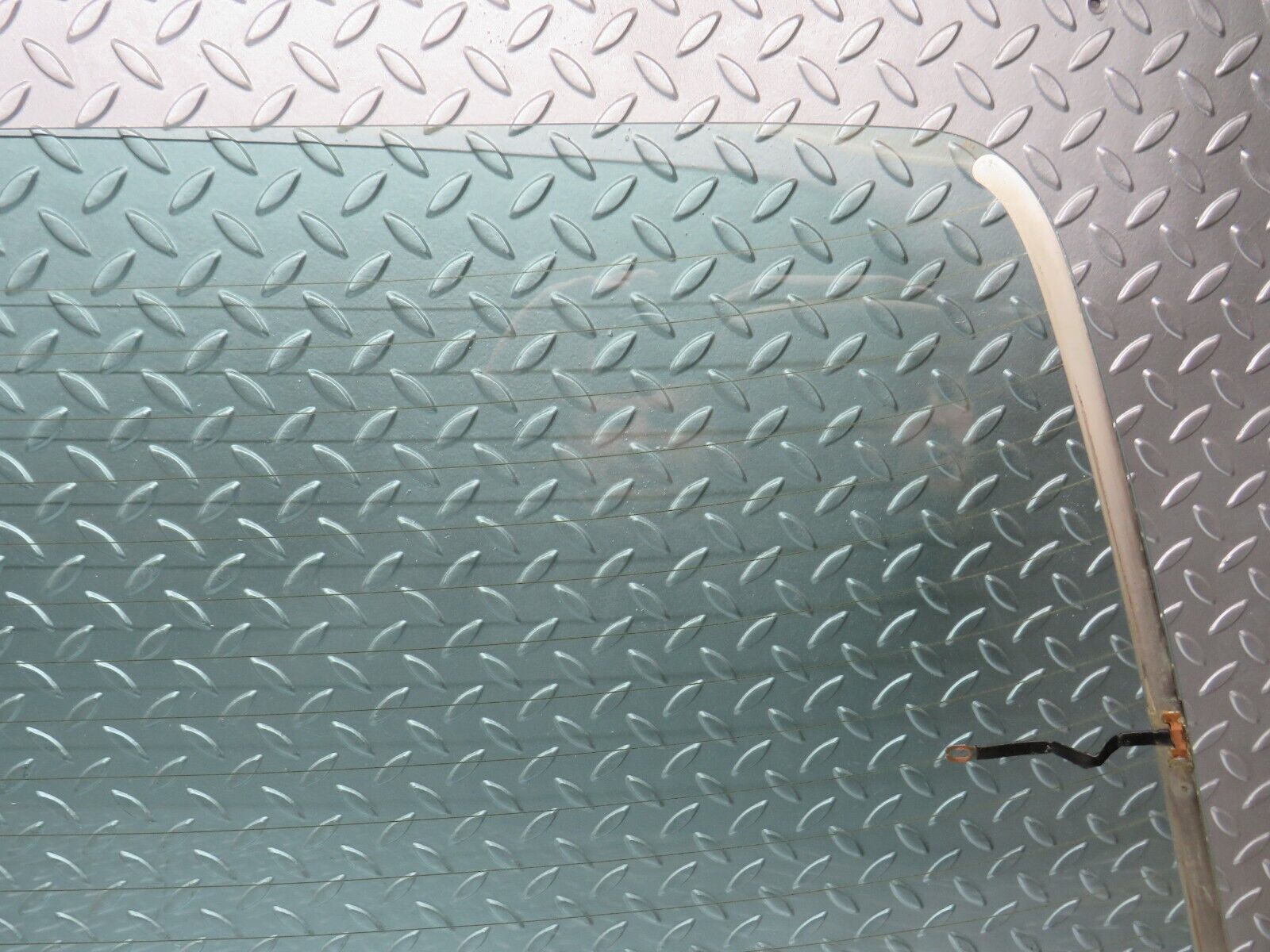 29820 Mercedes-Benz W123 230E Rear Heated Windscreen Glass