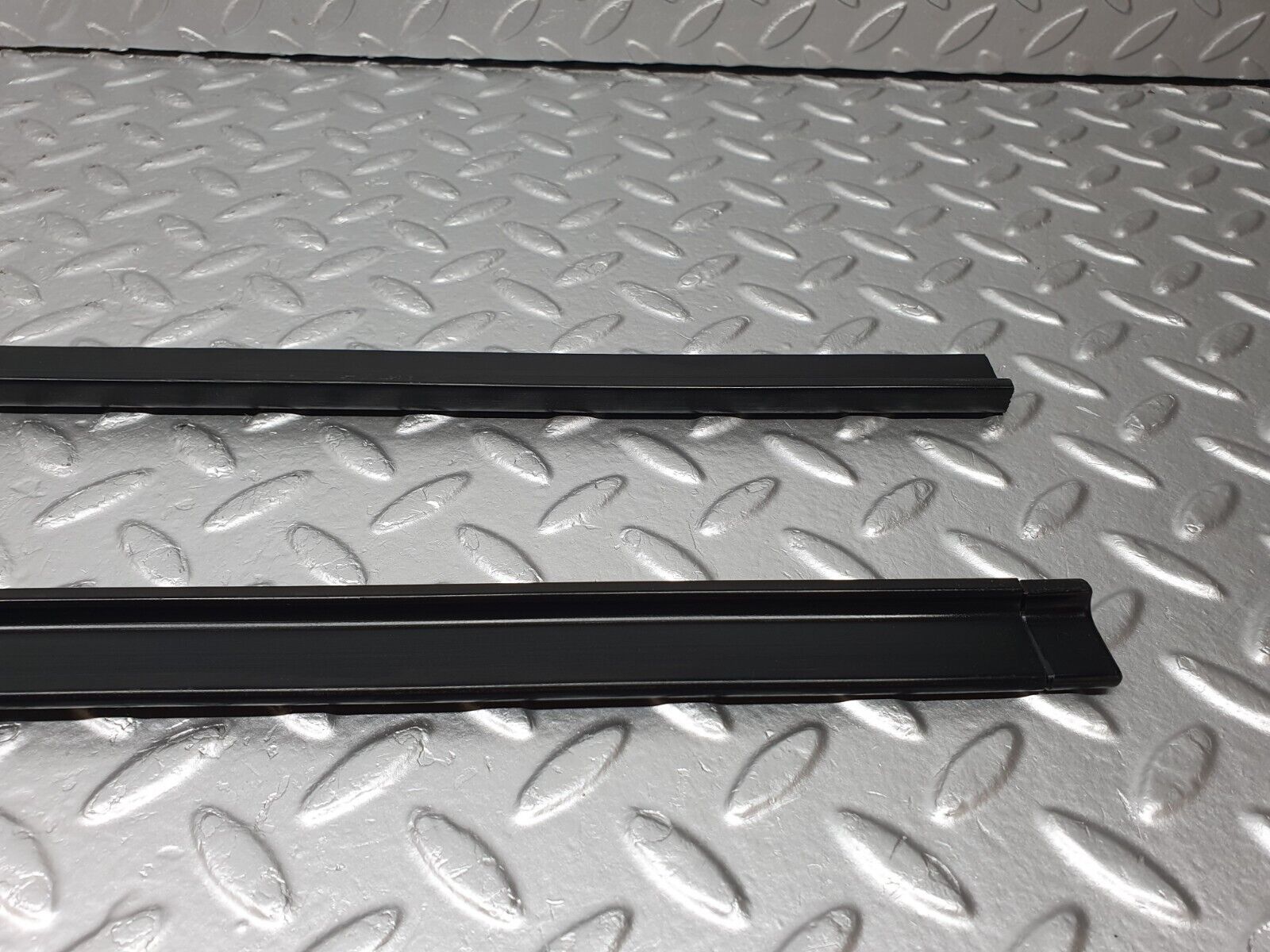 41415 Mercedes-Benz W124 200E Seat Belt Runner Pair
