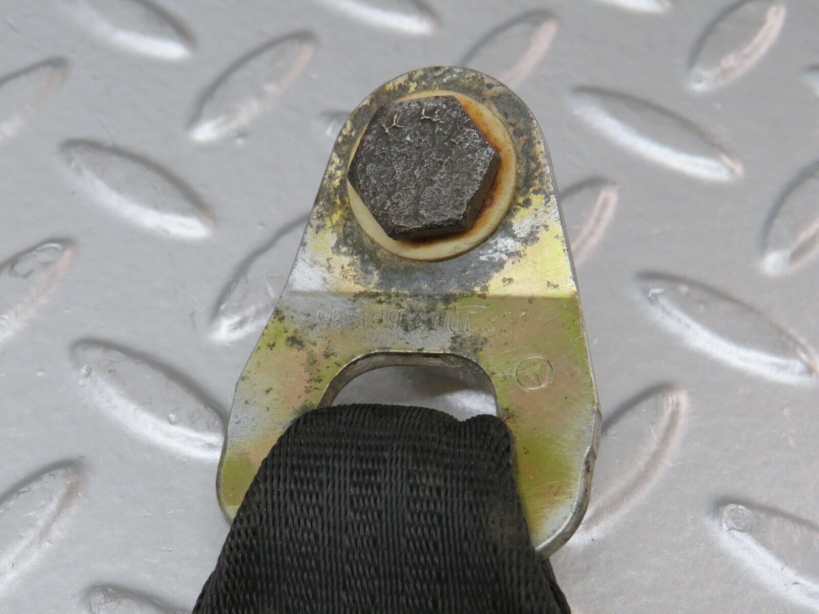 26980 Mercedes-Benz W123 240D Front Left Seat Belt 1238604786