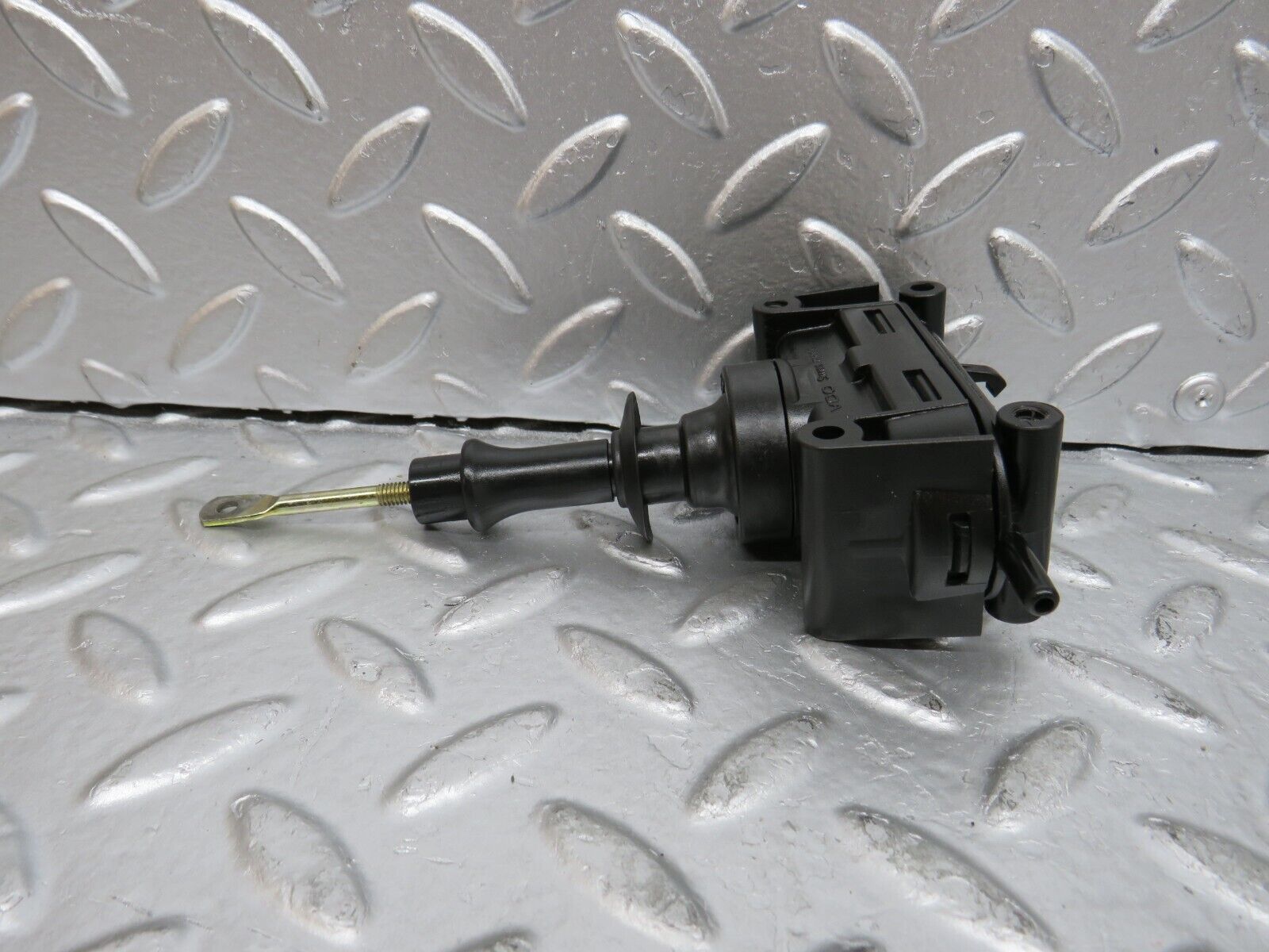 29378 Mercedes-Benz W124 230E Door Lock Vacuum Actuator Rear Right 0008007975