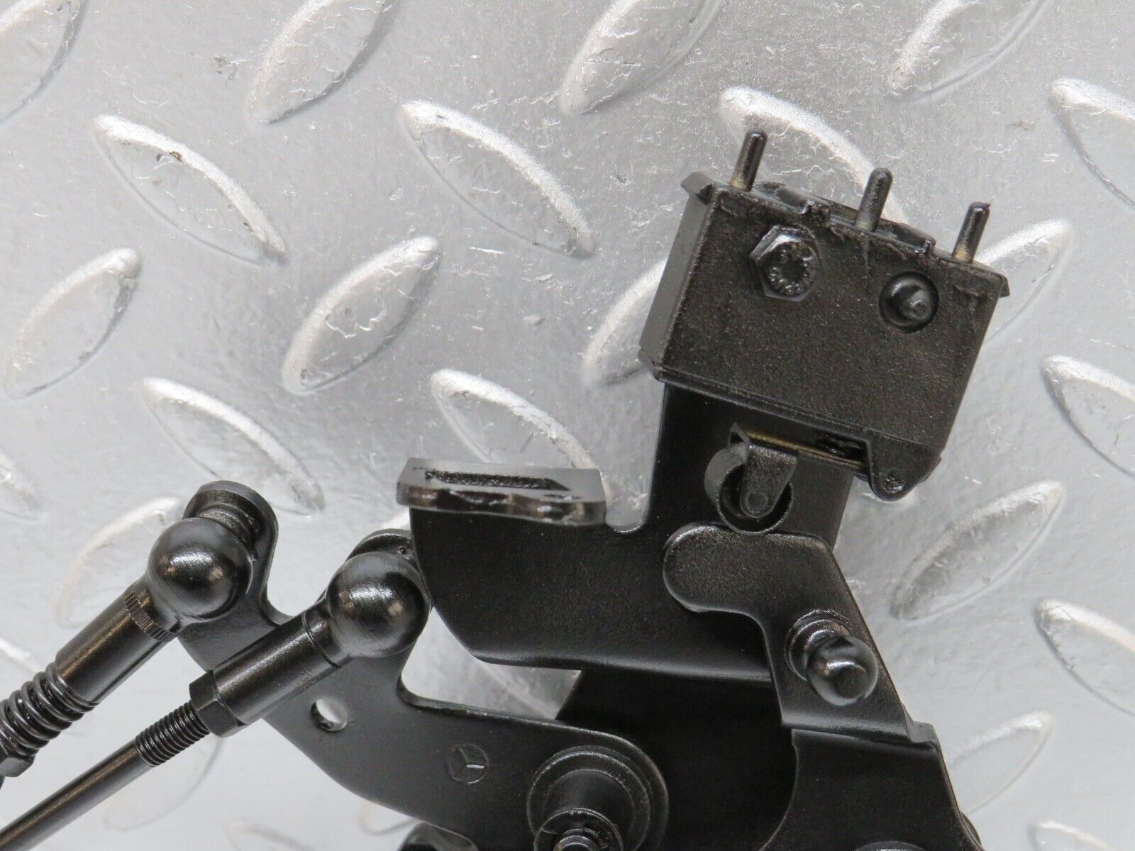 32657 Mercedes-Benz S124 300TE Wagon Throttle Linkage