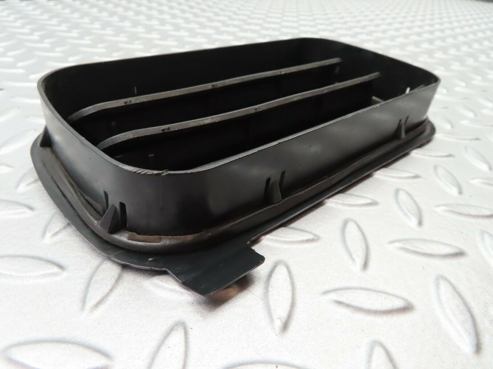 5580 Mercedes-Benz W124 230E Rear Air Intake Vent Right 1248370230