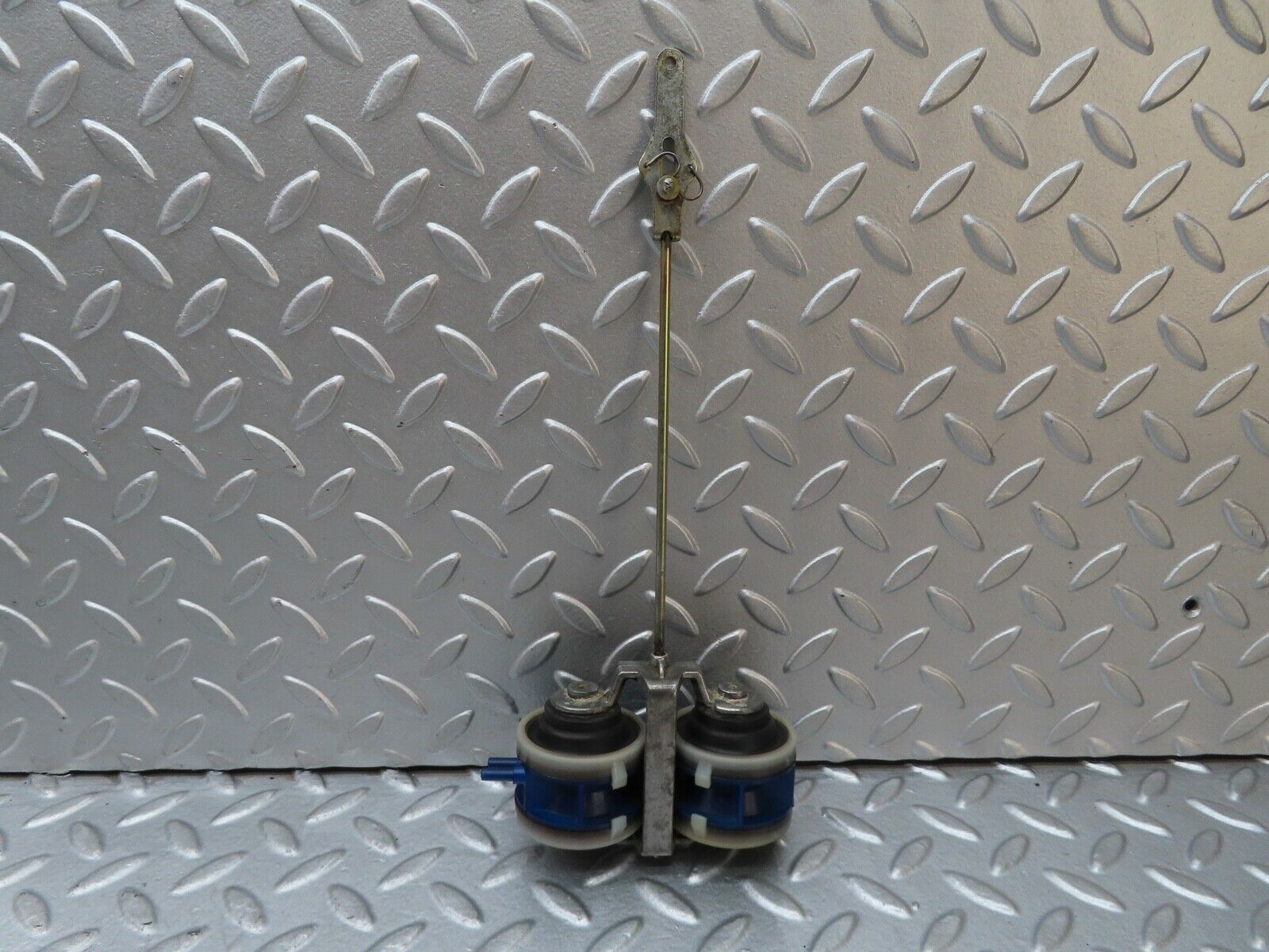 17561 Mercedes-Benz W116 450SEL Front Left Door Lock Vacuum Actuator