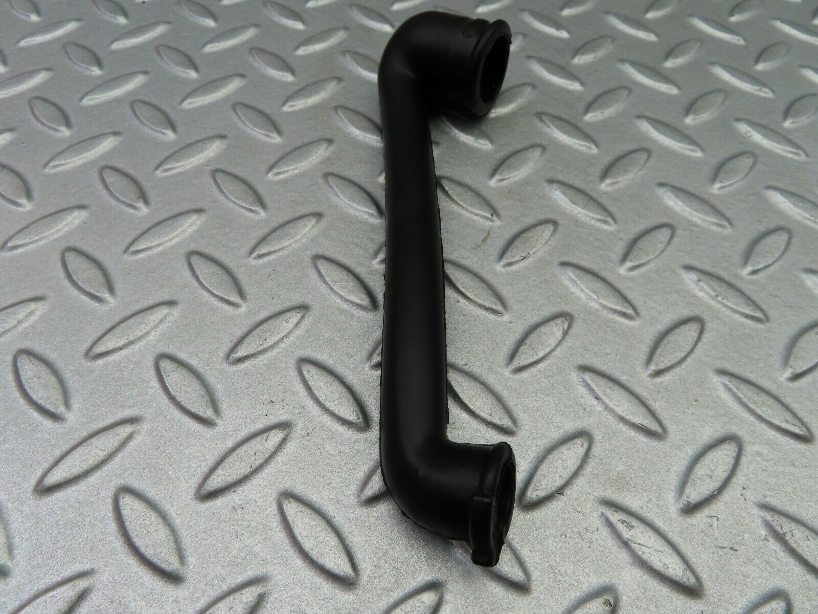 6159 Mercedes-Benz W126 380SE Air Hose For Valve Cover 1160940591