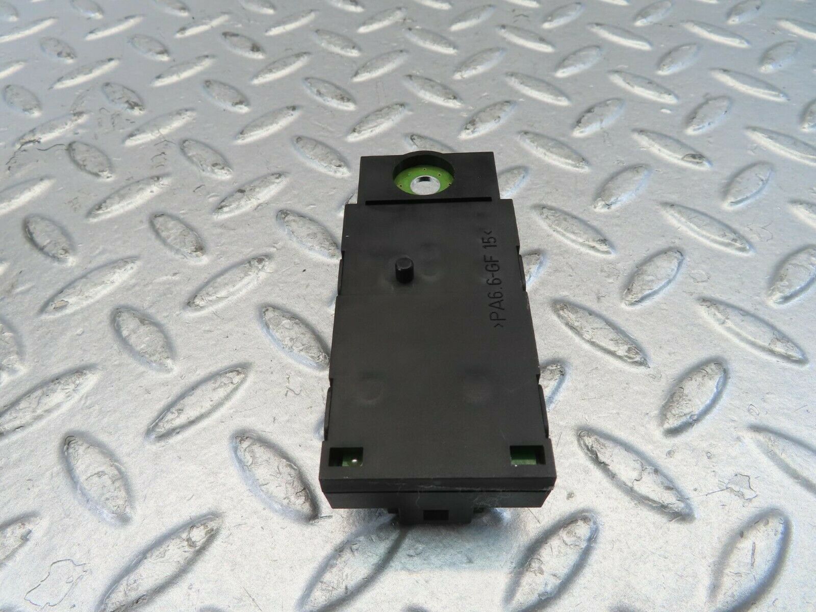 11137 Mercedes-Benz W221 S320 Antenna Module Amplifier 2218201889