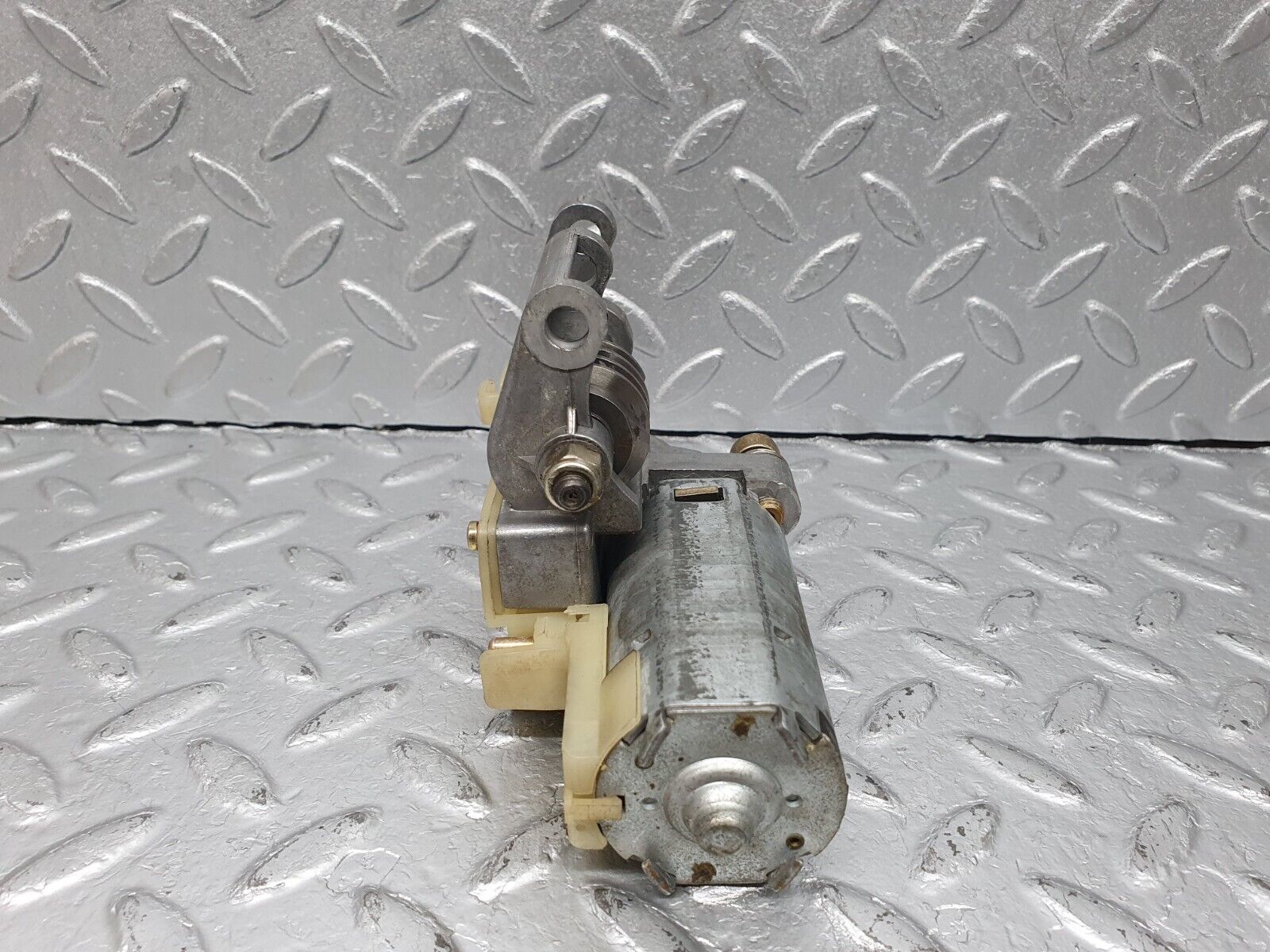 41004 Mercedes-Benz W126 300SE Steering Column Adjustment Motor 1264600425