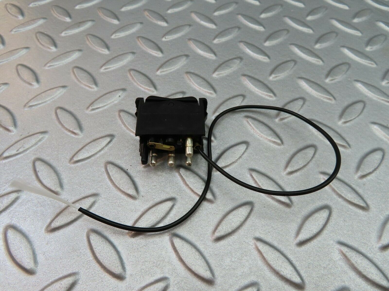 5804 Mercedes-Benz W123 200 Rear Window Defroster Switch 0008206110