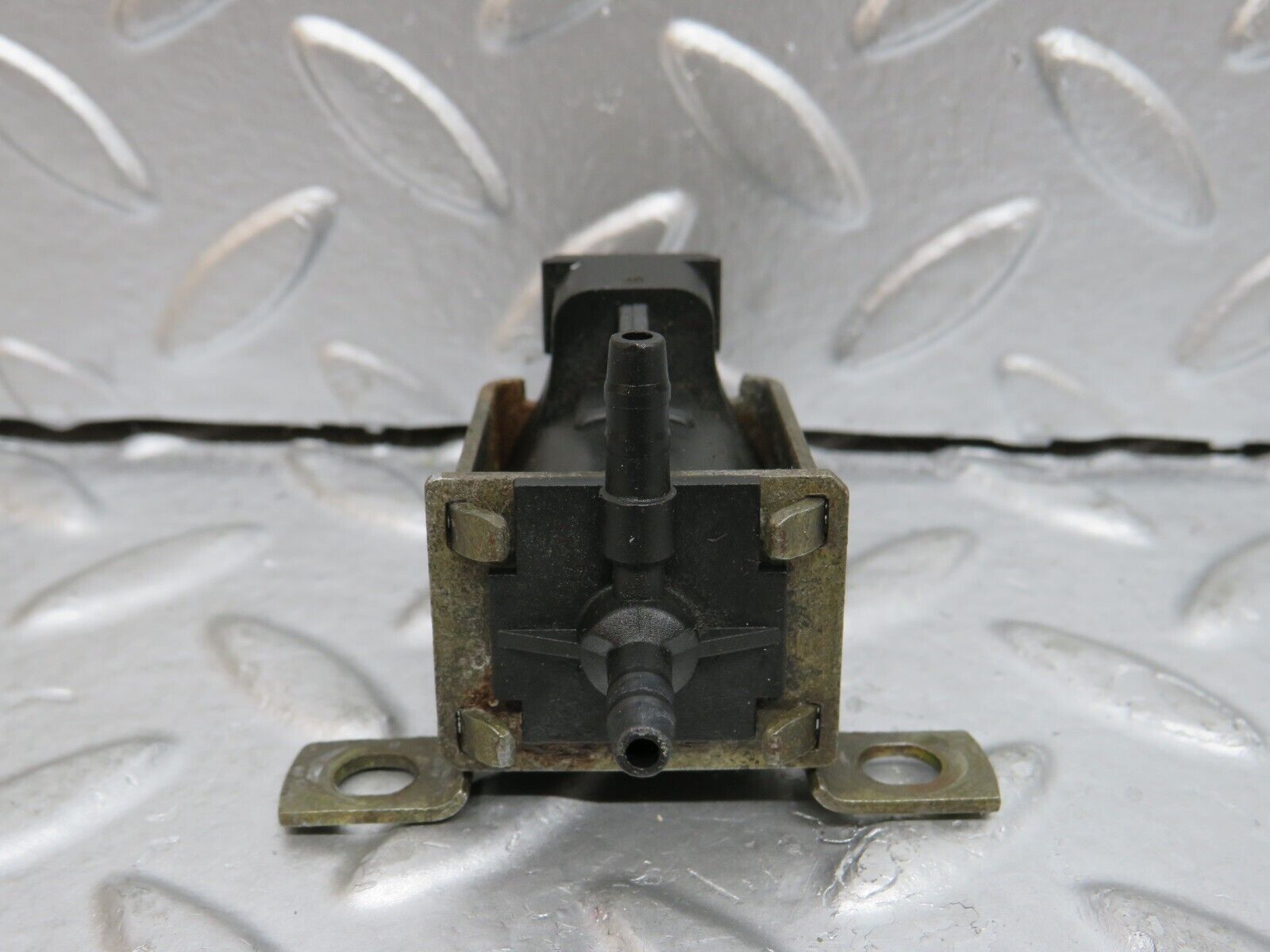 29454 Mercedes-Benz W124 230E Vacuum Control Valve Pierburg 0015407097