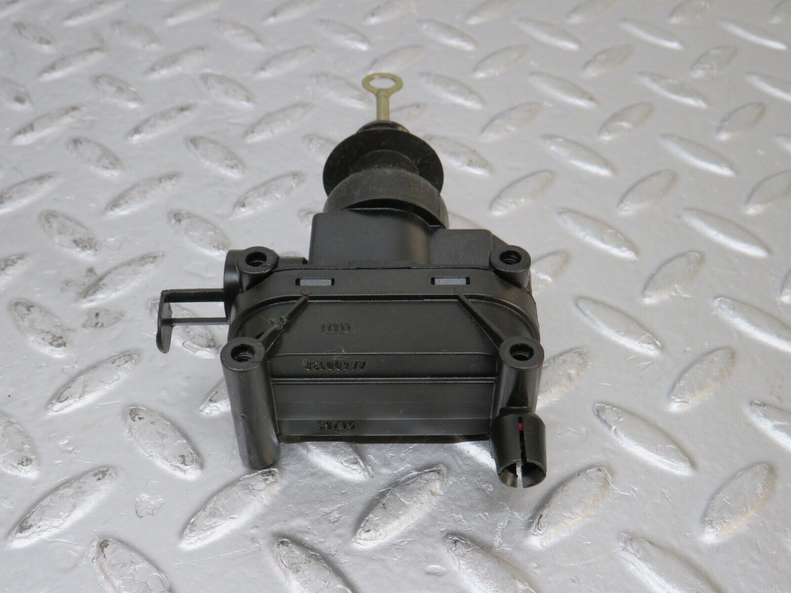 33902 Mercedes-Benz W124 260E Door Lock Vacuum Actuator Front Right