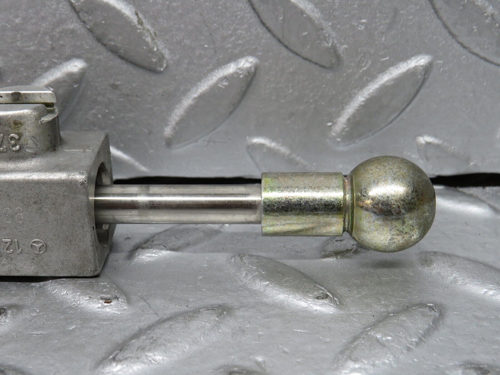 37941 Mercedes-Benz A124 320E Cabriolet Roof Folding Hydraulic Cylinder Left 1248000472